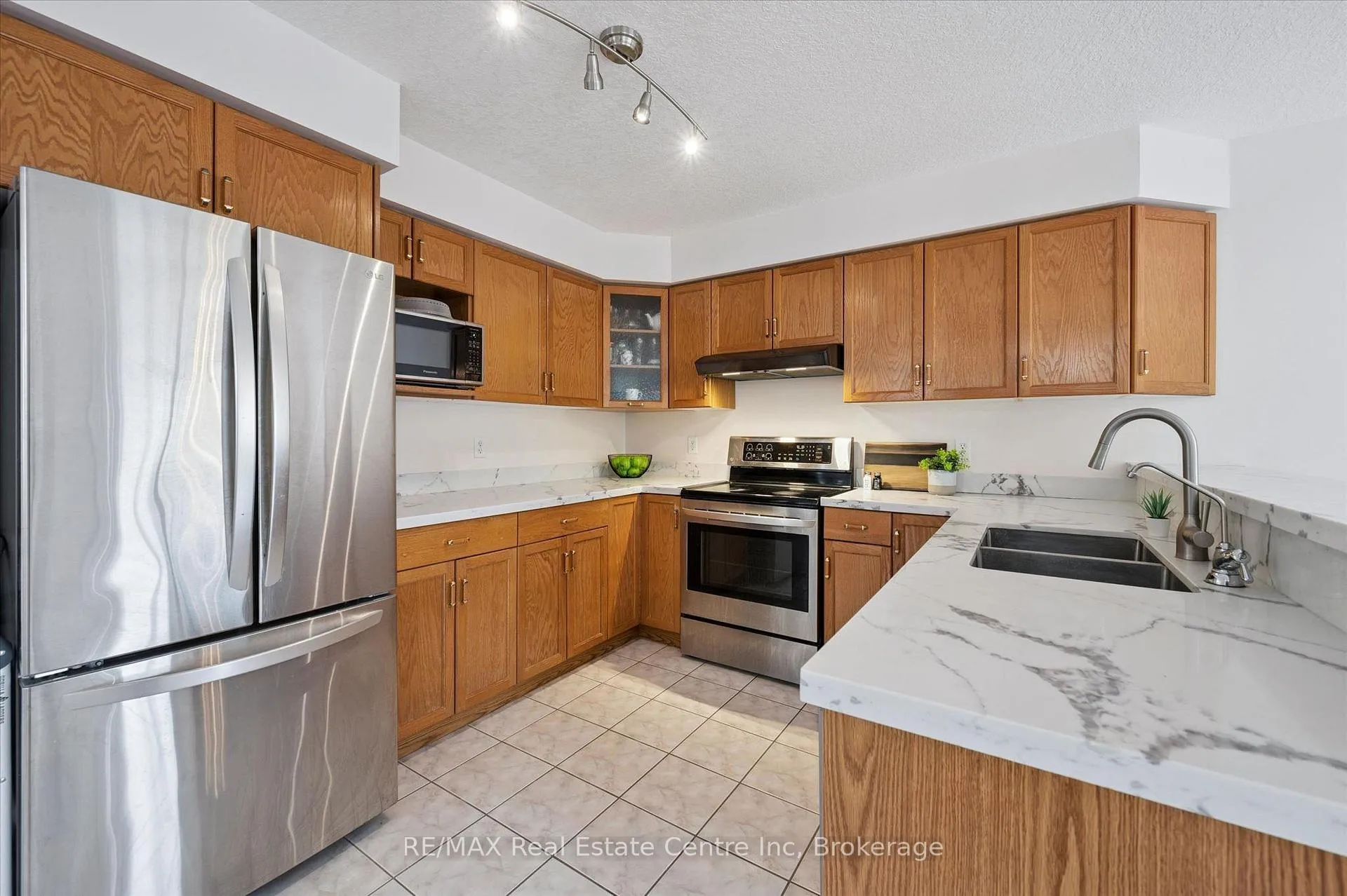 Photo 9 of 90 Marsh Crescent, Guelph, Pineridge/Westminster Woods — HOMEH