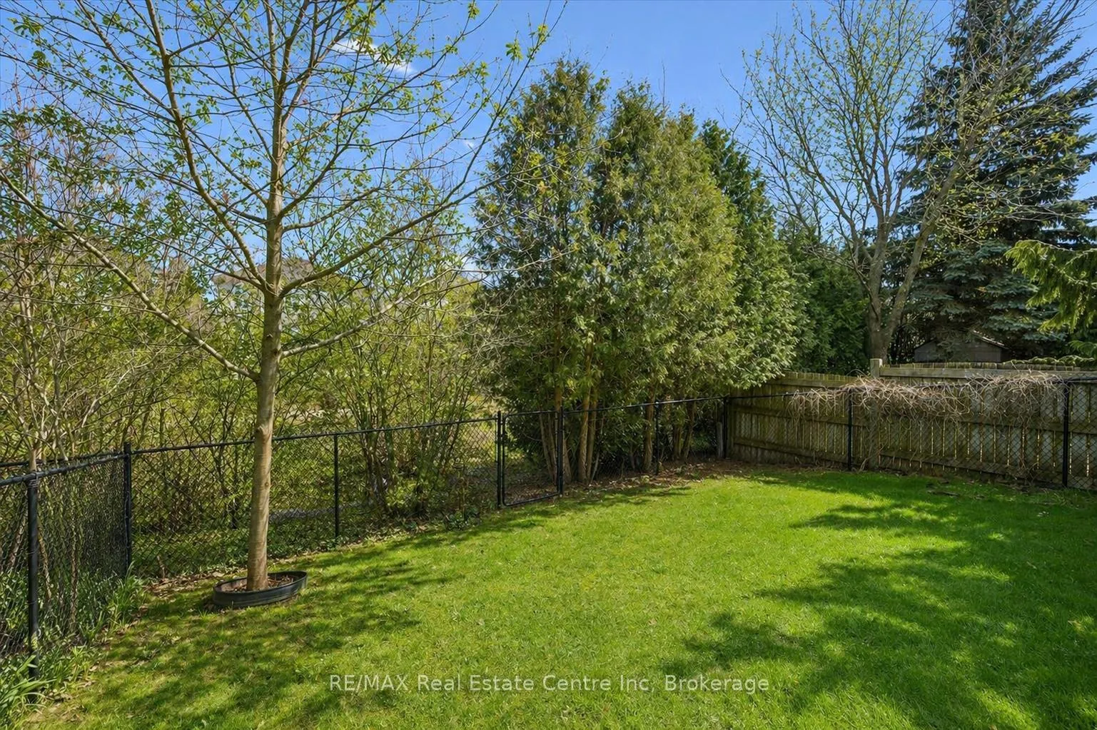 Photo 26 of 90 Marsh Crescent, Guelph, Pineridge/Westminster Woods — HOMEH