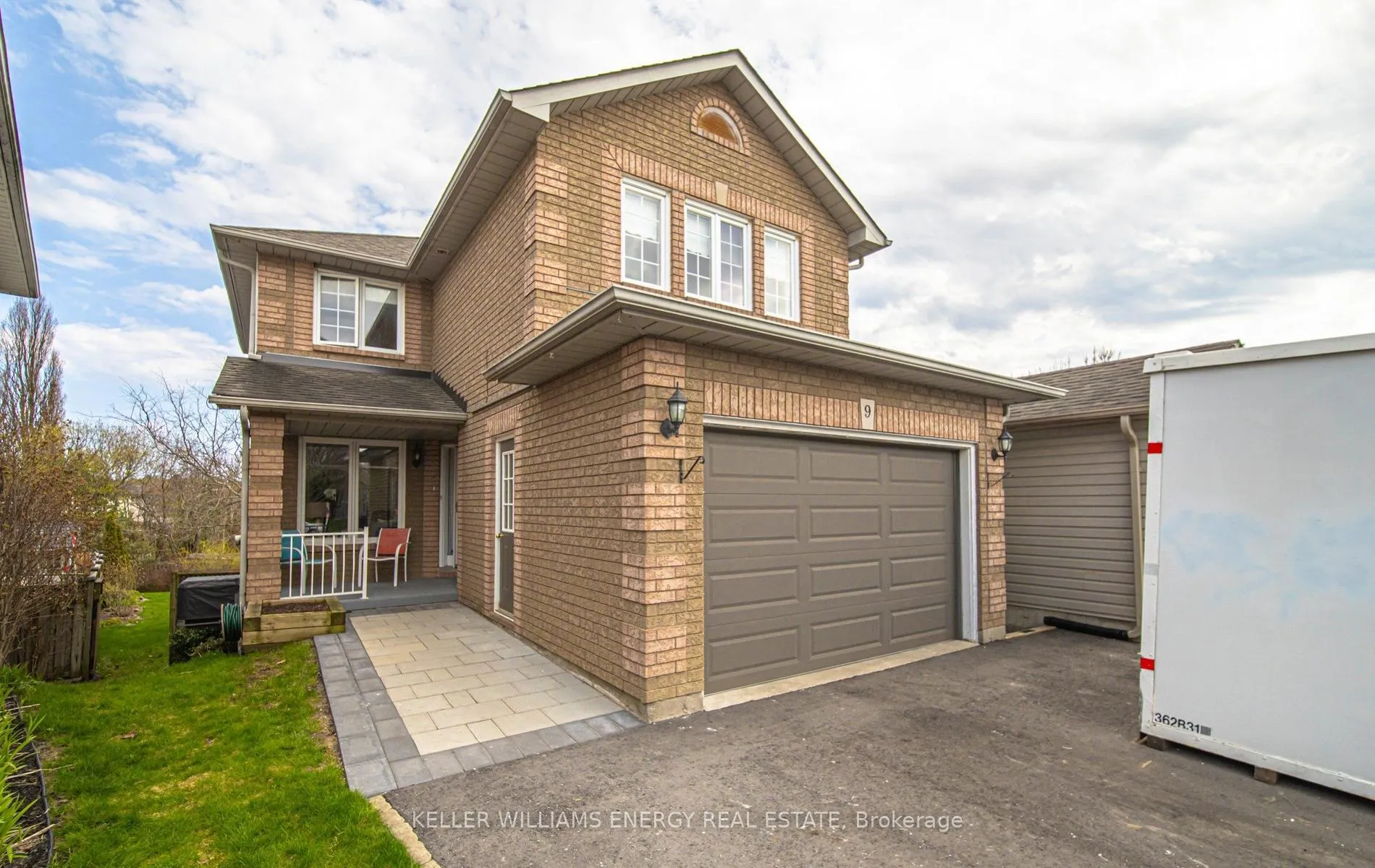 Photo 1 of 9 Bluehaven Court, Clarington, Bowmanville — HOMEH