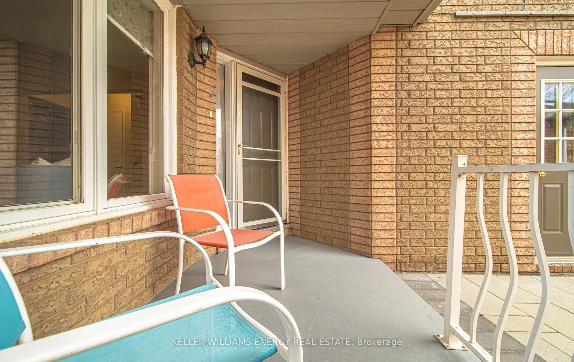 Photo 3 of 9 Bluehaven Court, Clarington, Bowmanville — HOMEH