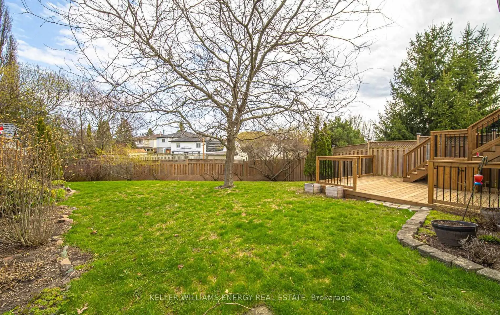 Photo 4 of 9 Bluehaven Court, Clarington, Bowmanville — HOMEH