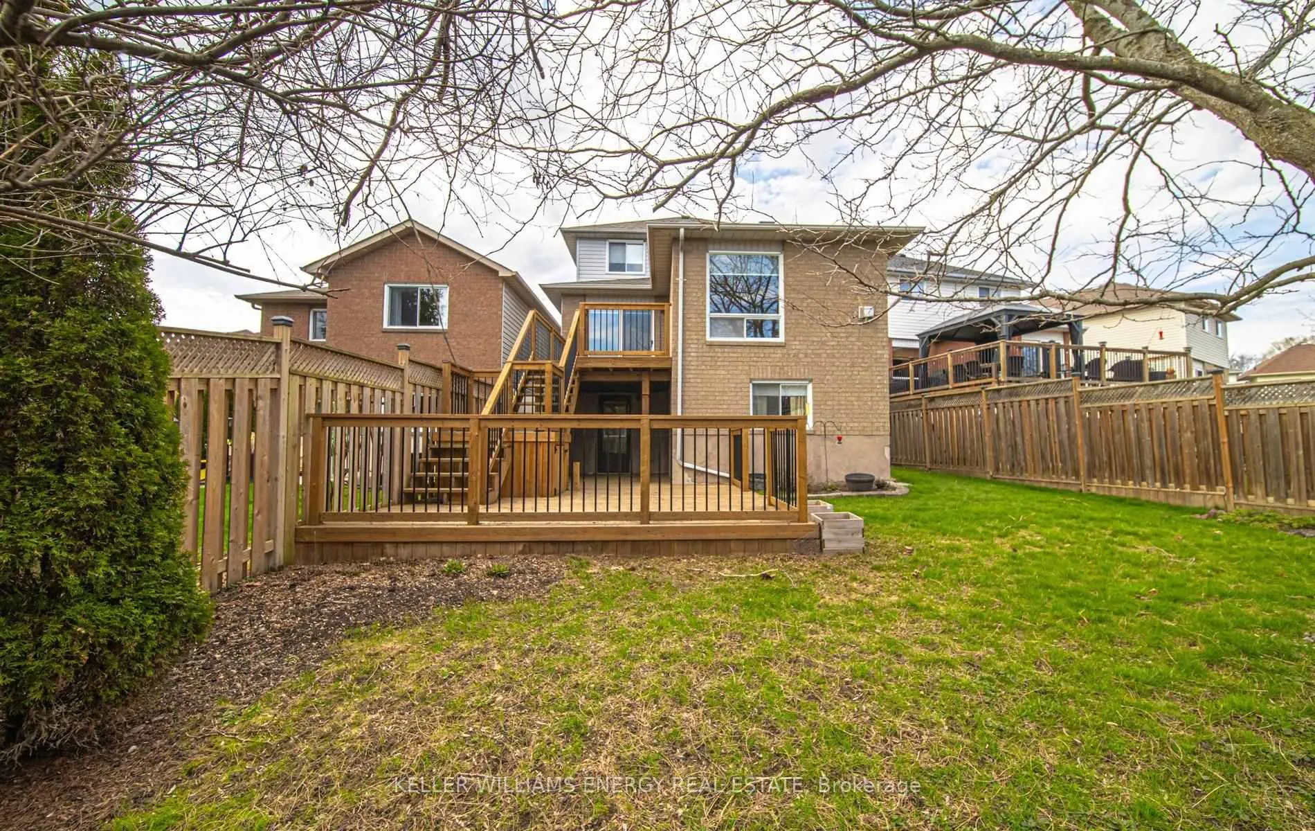 Photo 6 of 9 Bluehaven Court, Clarington, Bowmanville — HOMEH