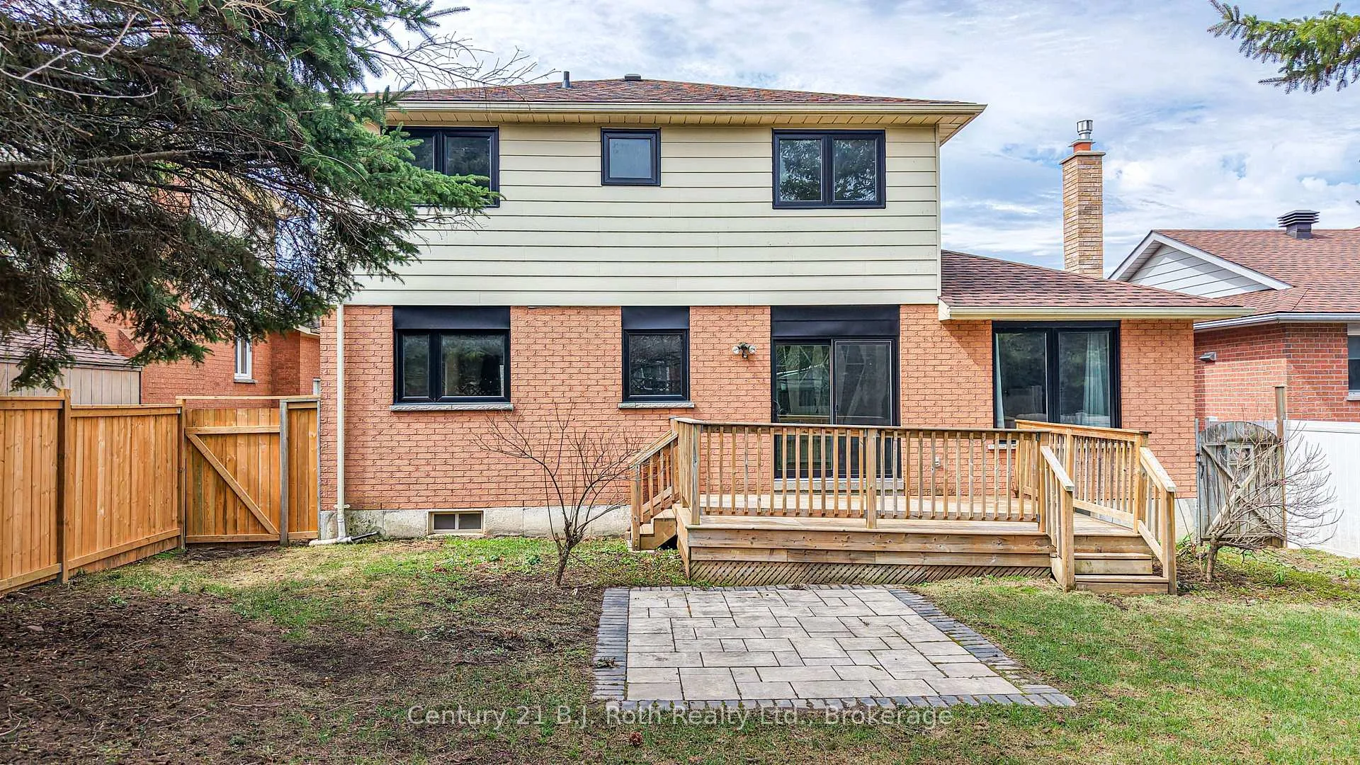 Photo 2 of 8 Carmichael Court, Orillia — HOMEH