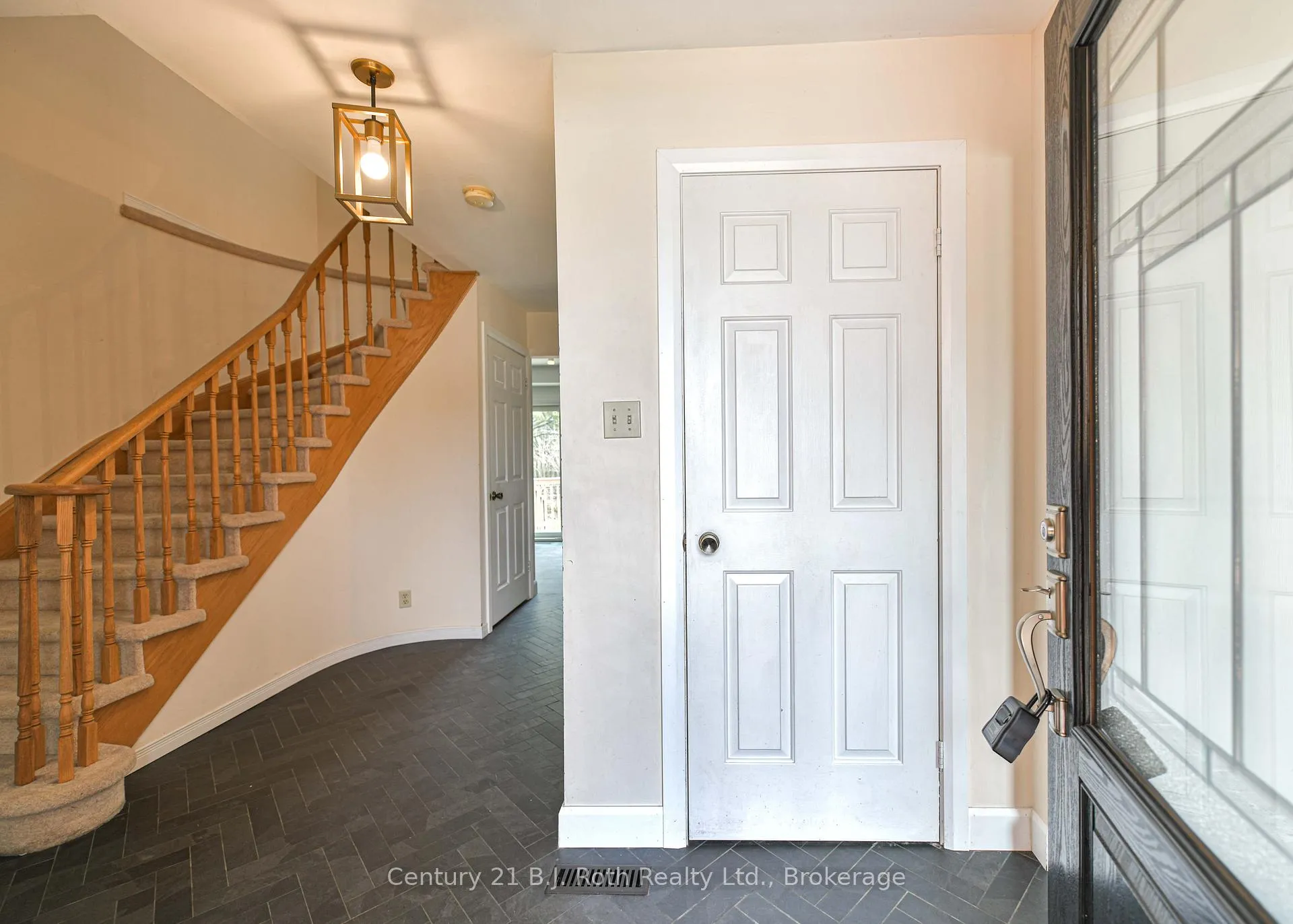 Photo 8 of 8 Carmichael Court, Orillia — HOMEH