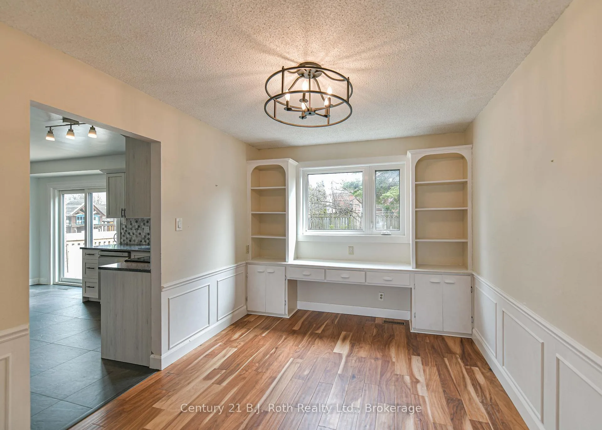 Photo 12 of 8 Carmichael Court, Orillia — HOMEH