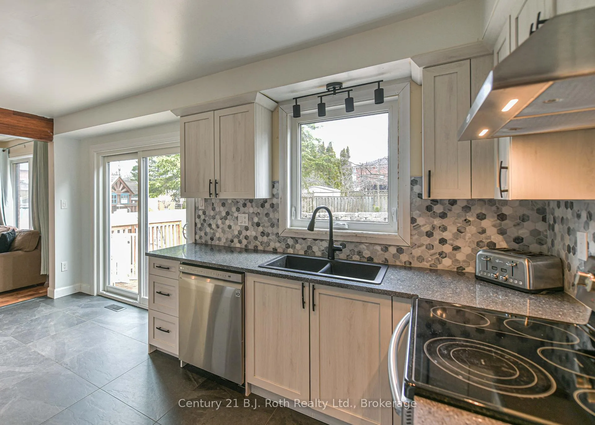 Photo 14 of 8 Carmichael Court, Orillia — HOMEH