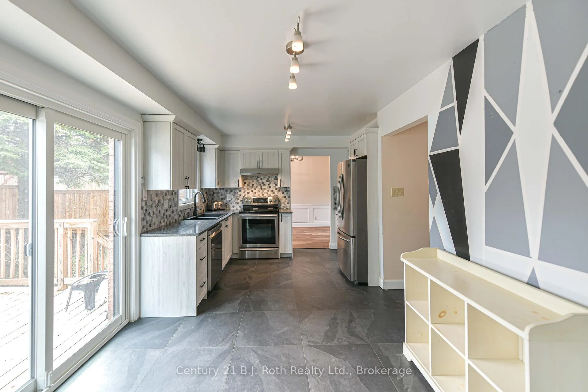 Photo 16 of 8 Carmichael Court, Orillia — HOMEH