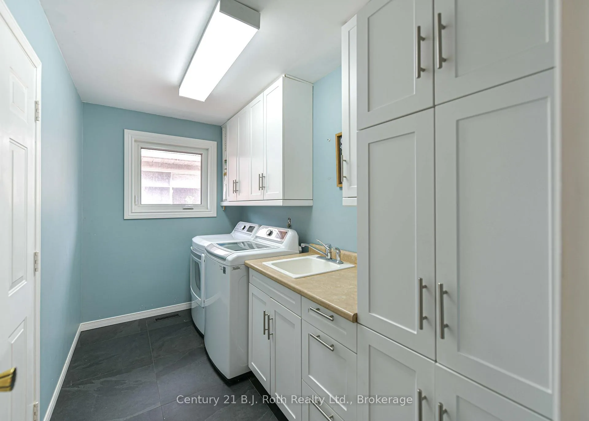 Photo 21 of 8 Carmichael Court, Orillia — HOMEH