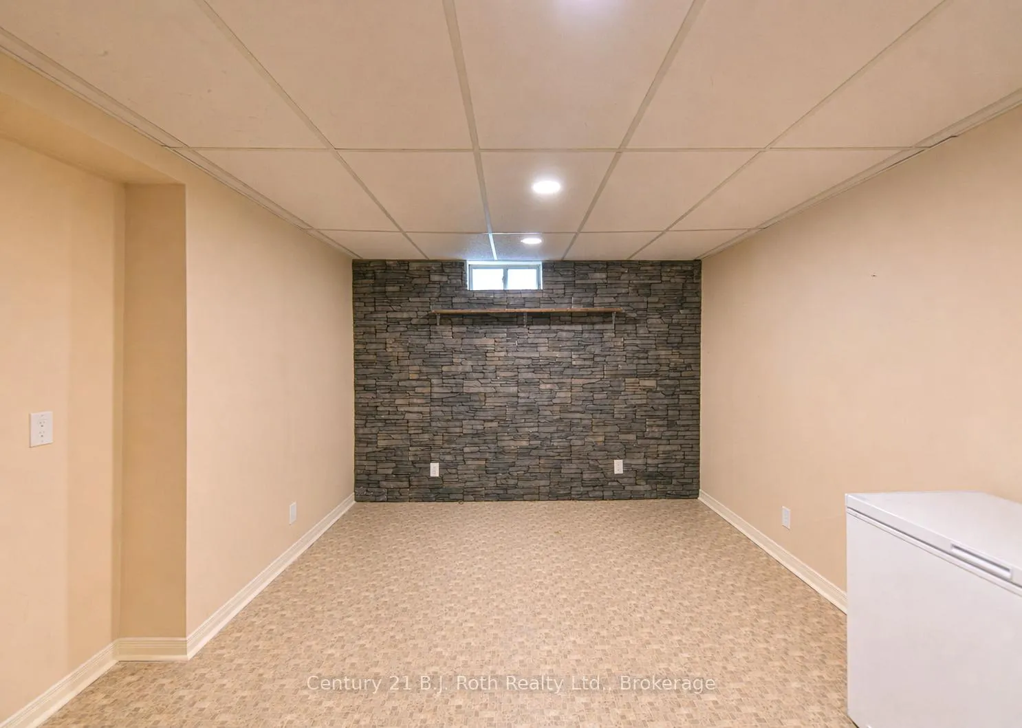 Photo 33 of 8 Carmichael Court, Orillia — HOMEH