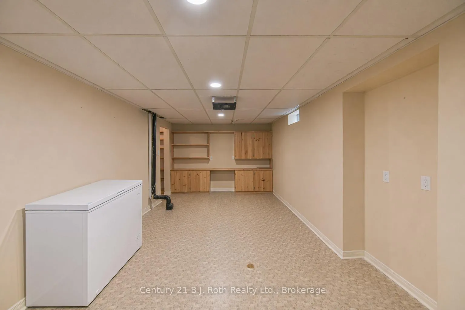 Photo 34 of 8 Carmichael Court, Orillia — HOMEH