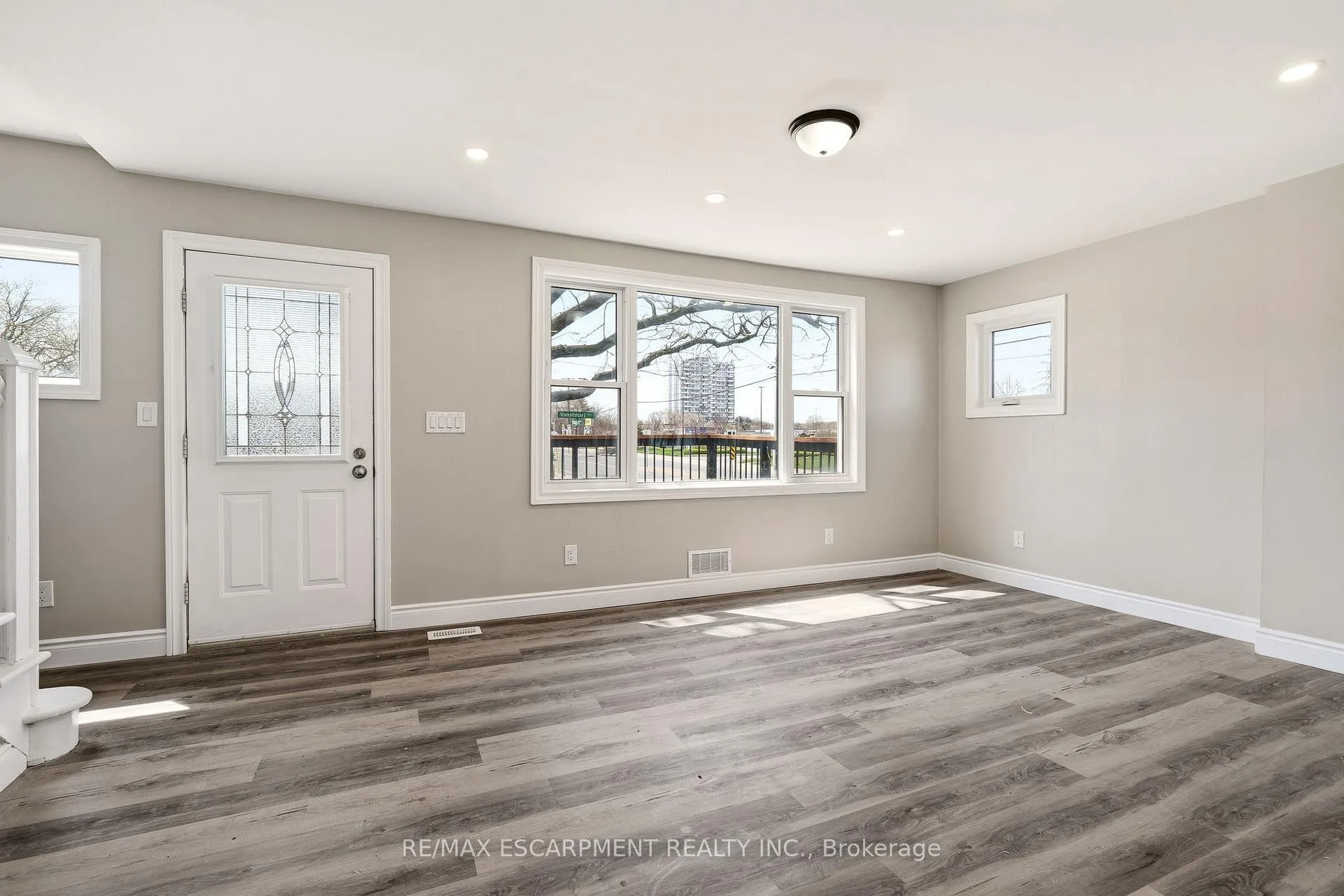 Photo 5 of 267 Vansitmart Avenue, Hamilton, McQuesten — HOMEH