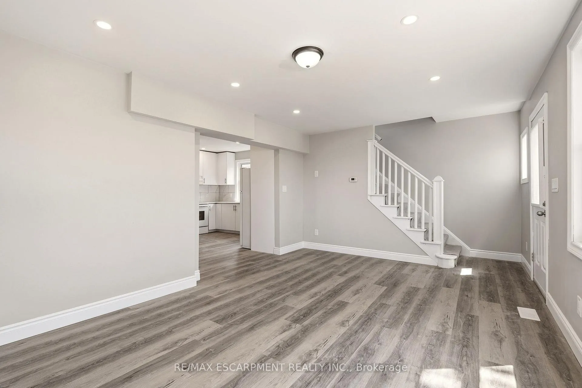 Photo 8 of 267 Vansitmart Avenue, Hamilton, McQuesten — HOMEH