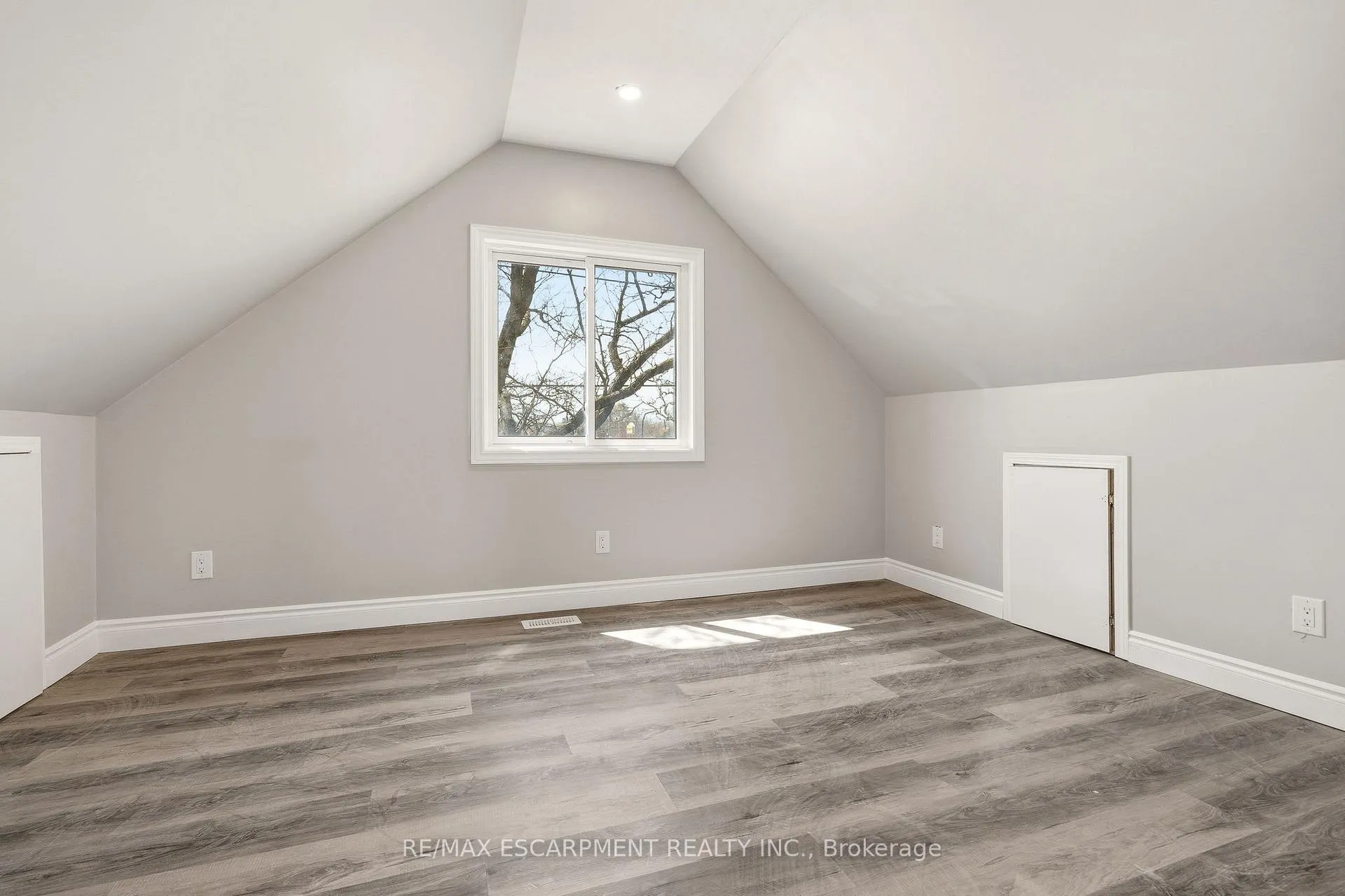 Photo 14 of 267 Vansitmart Avenue, Hamilton, McQuesten — HOMEH