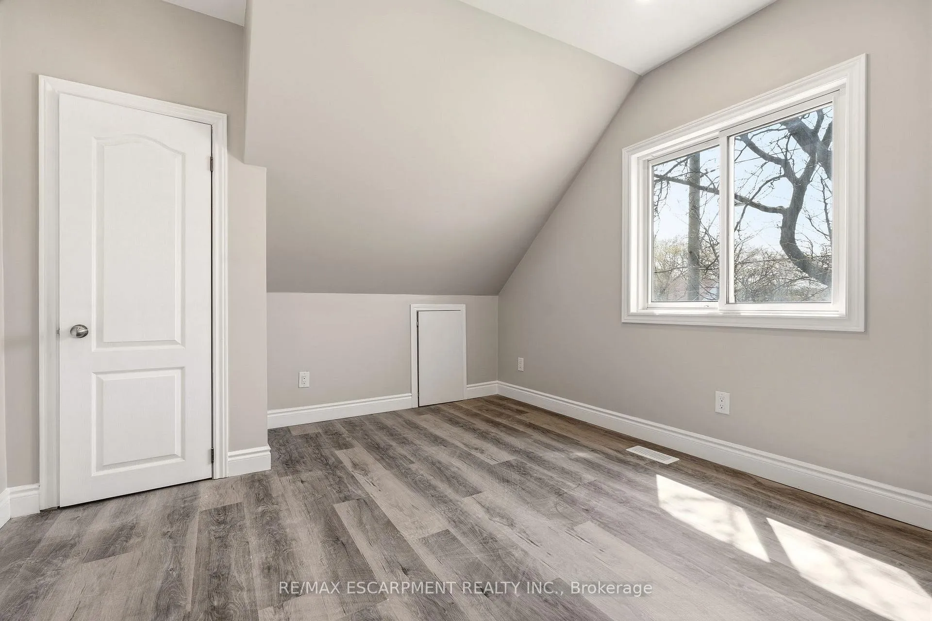 Photo 15 of 267 Vansitmart Avenue, Hamilton, McQuesten — HOMEH
