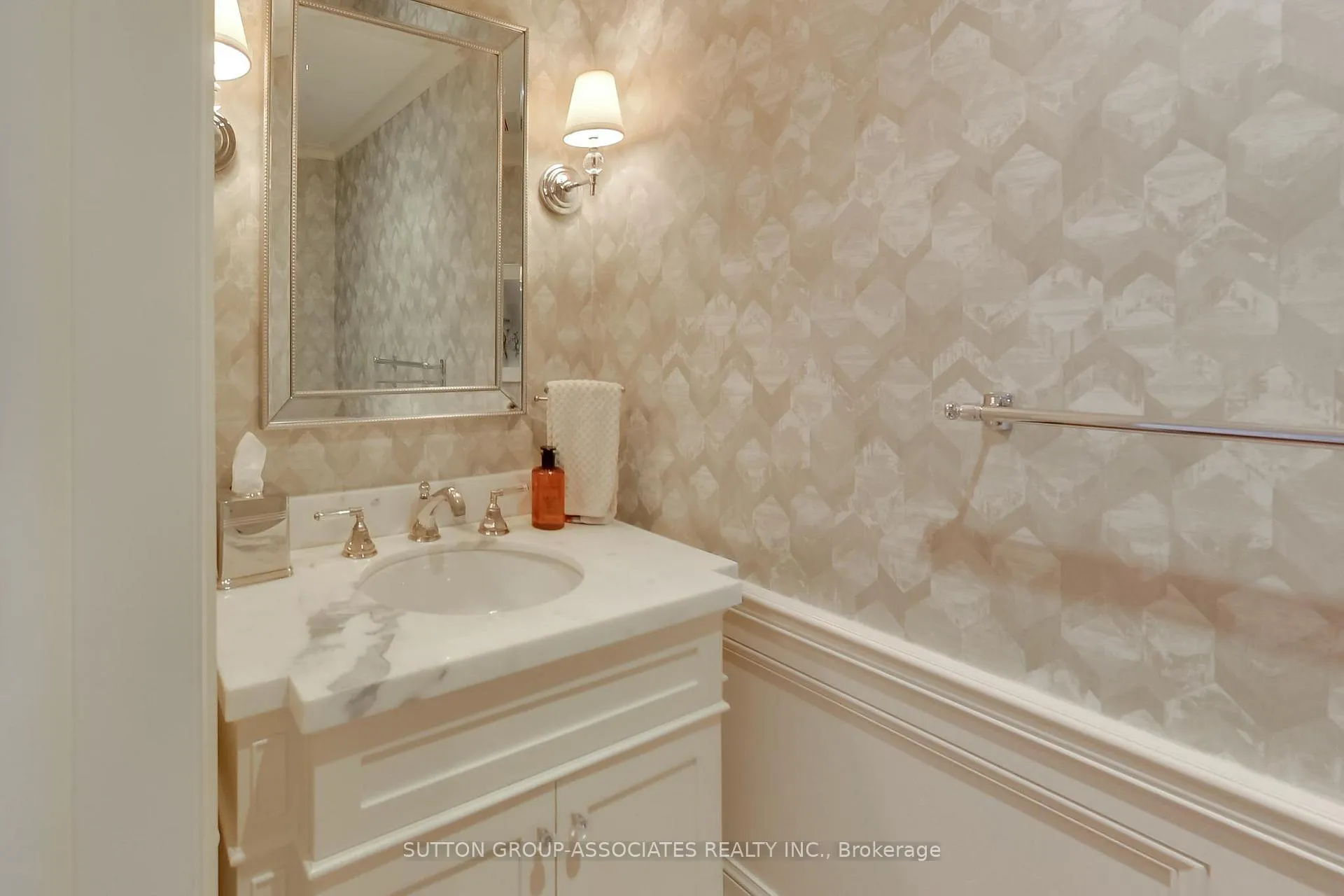 Photo 18 of 29 Anderson Avenue, Toronto, Yonge-Eglinton — HOMEH