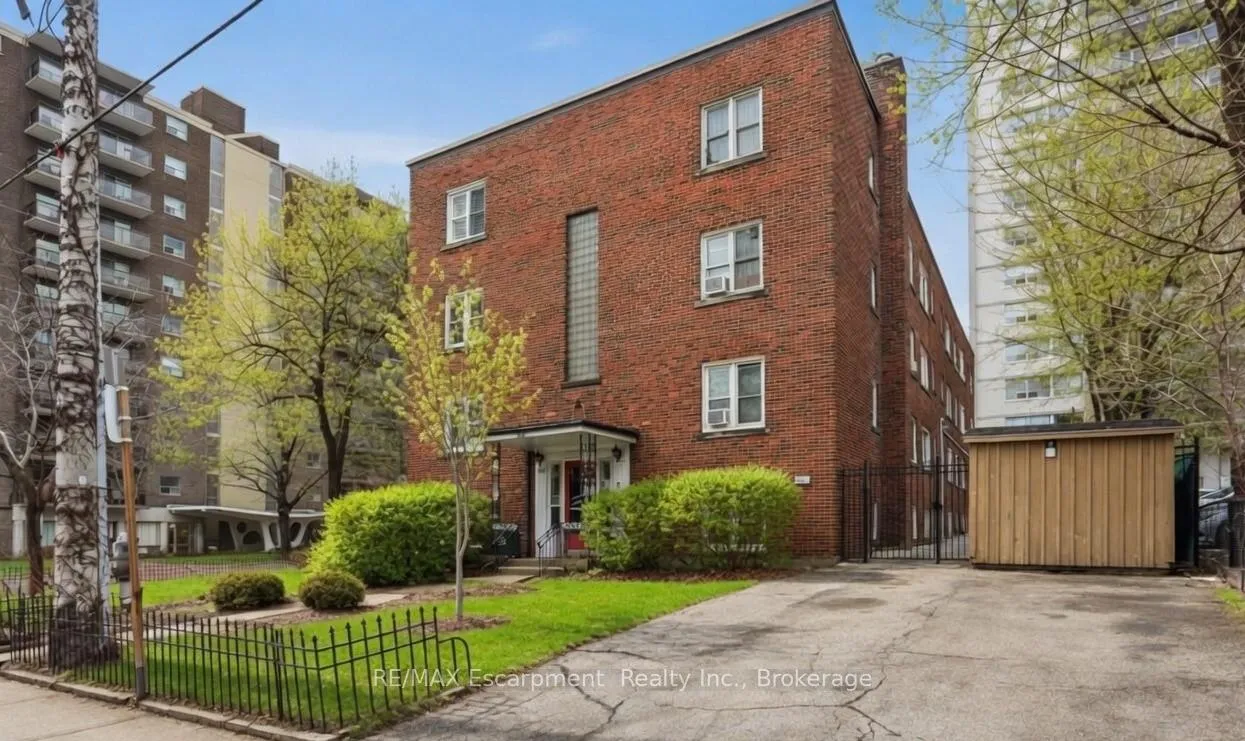 Front of Unit 305, 60 Robinson Street