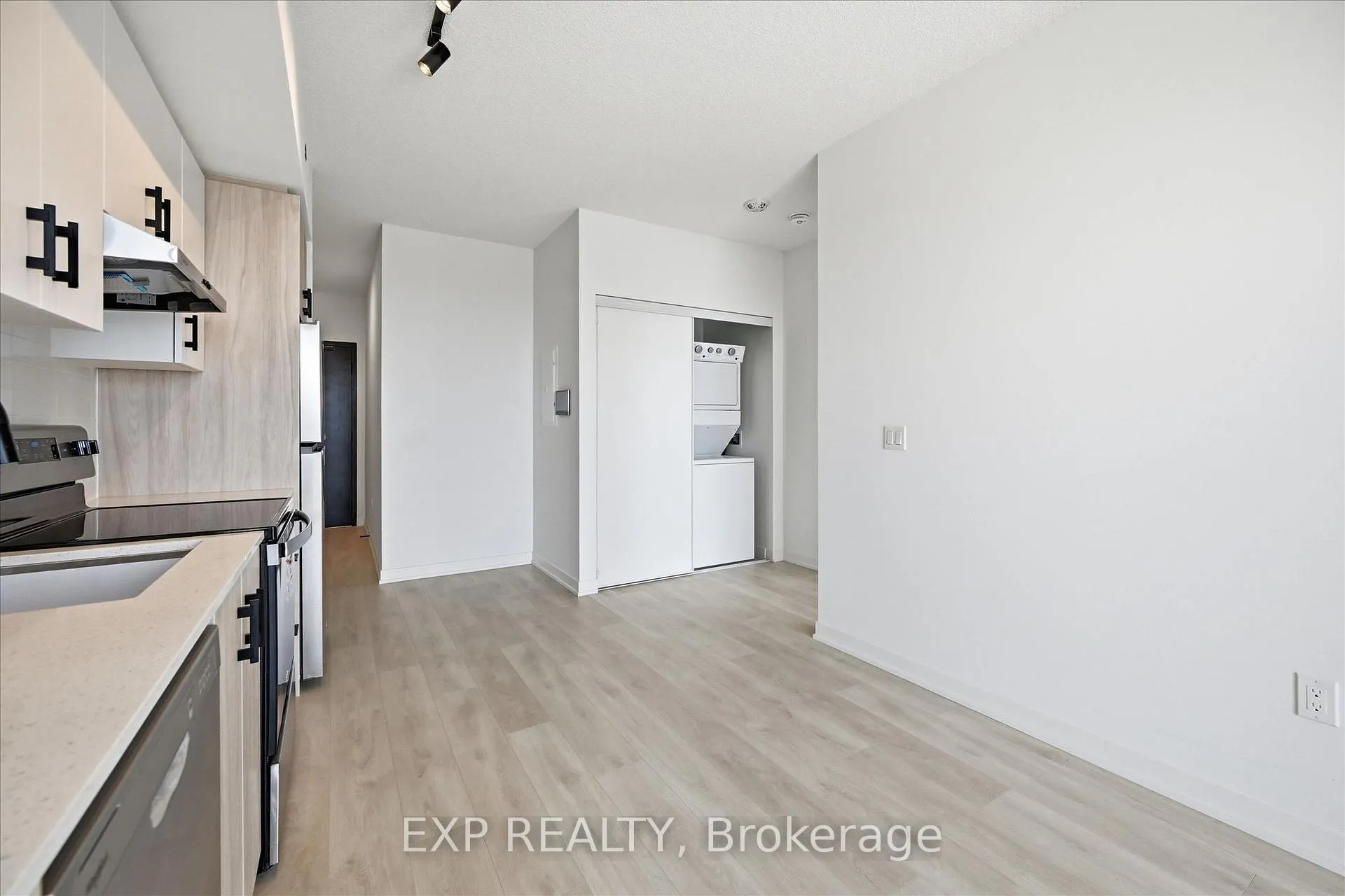 Photo 7 of Unit D702, 4878 Powers Common, Burlington, Alton — HOMEH