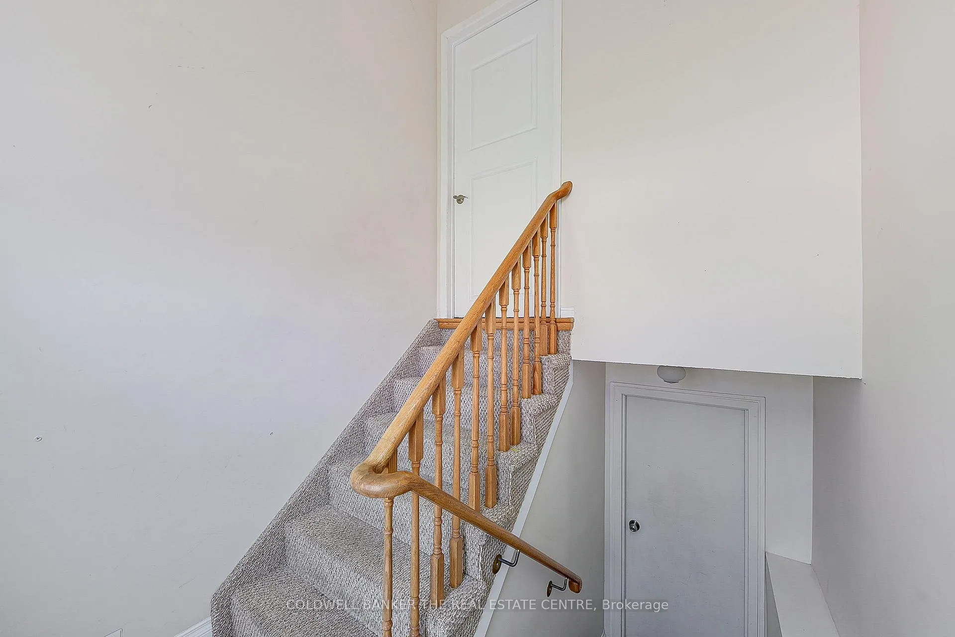 Photo 2 of 64 Mcconkey Place, Barrie, Allandale Heights — HOMEH