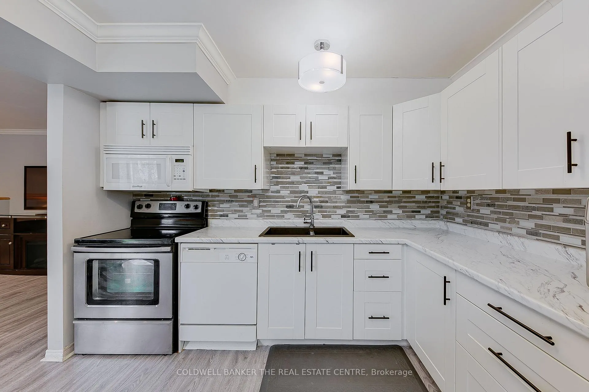 Photo 4 of 64 Mcconkey Place, Barrie, Allandale Heights — HOMEH