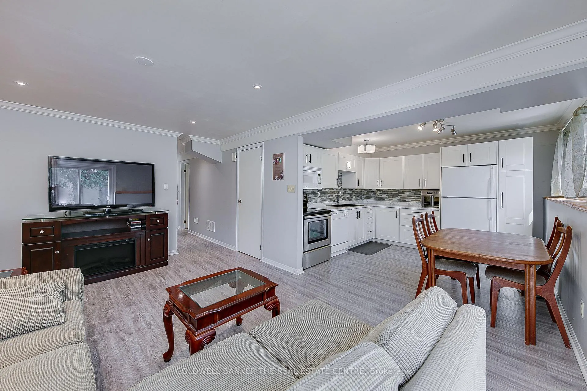 Photo 6 of 64 Mcconkey Place, Barrie, Allandale Heights — HOMEH