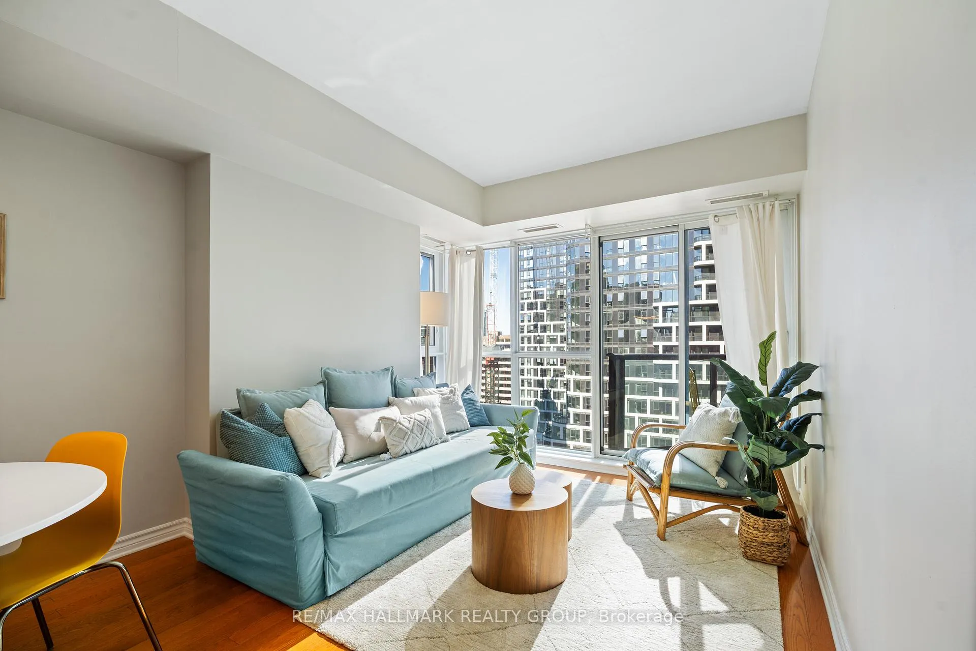 Photo 2 of Unit 2103, 445 Laurier Avenue W, Ottawa, Ottawa Centre — HOMEH