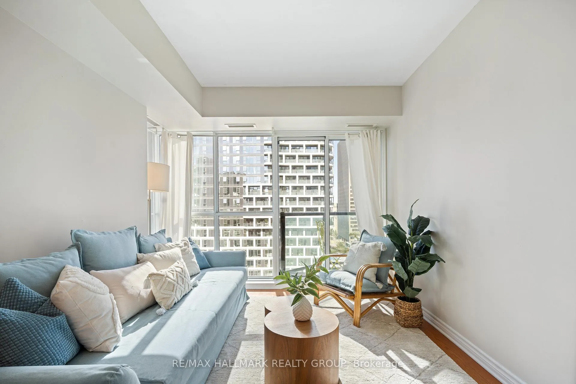 Photo 3 of Unit 2103, 445 Laurier Avenue W, Ottawa, Ottawa Centre — HOMEH