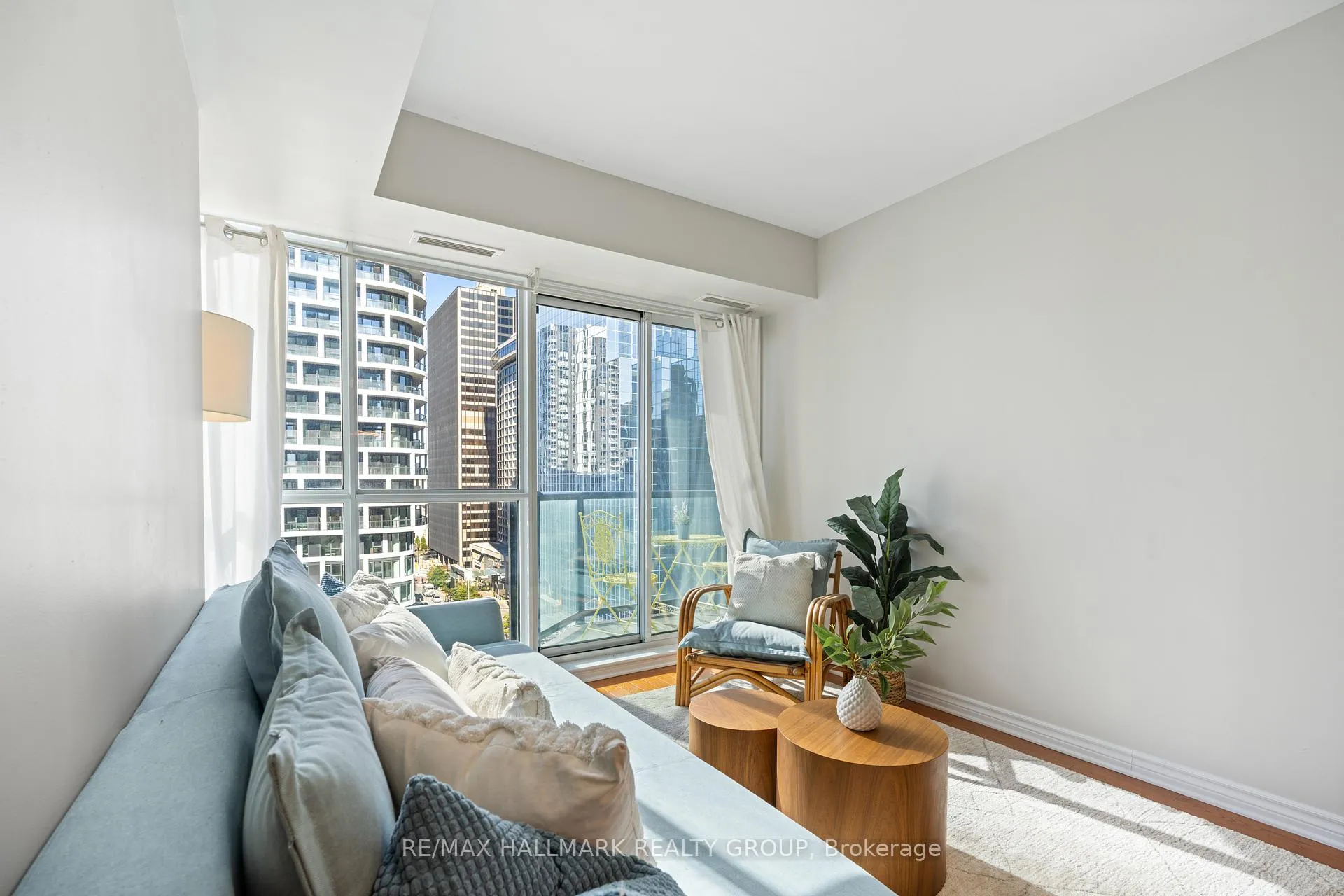 Photo 4 of Unit 2103, 445 Laurier Avenue W, Ottawa, Ottawa Centre — HOMEH
