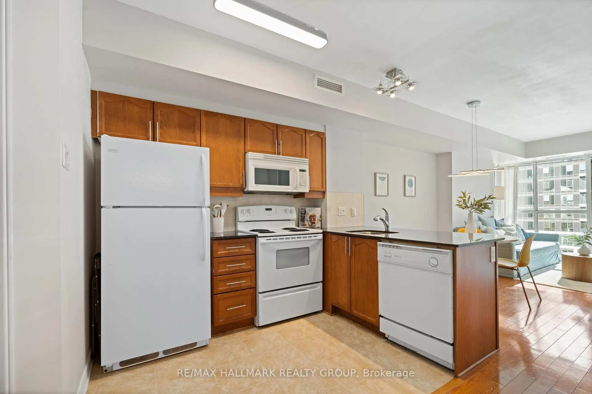 Photo 5 of Unit 2103, 445 Laurier Avenue W, Ottawa, Ottawa Centre — HOMEH