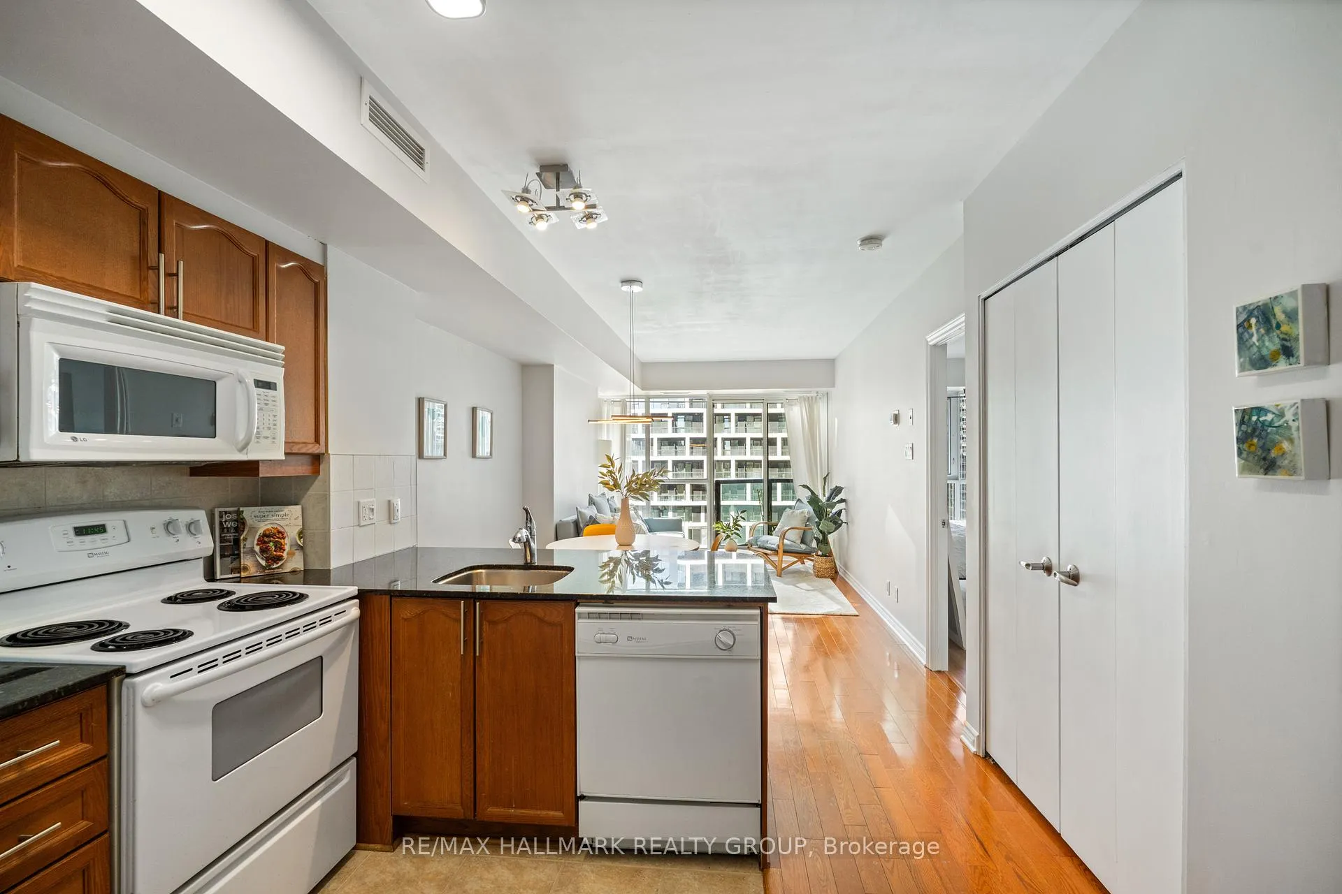 Photo 6 of Unit 2103, 445 Laurier Avenue W, Ottawa, Ottawa Centre — HOMEH