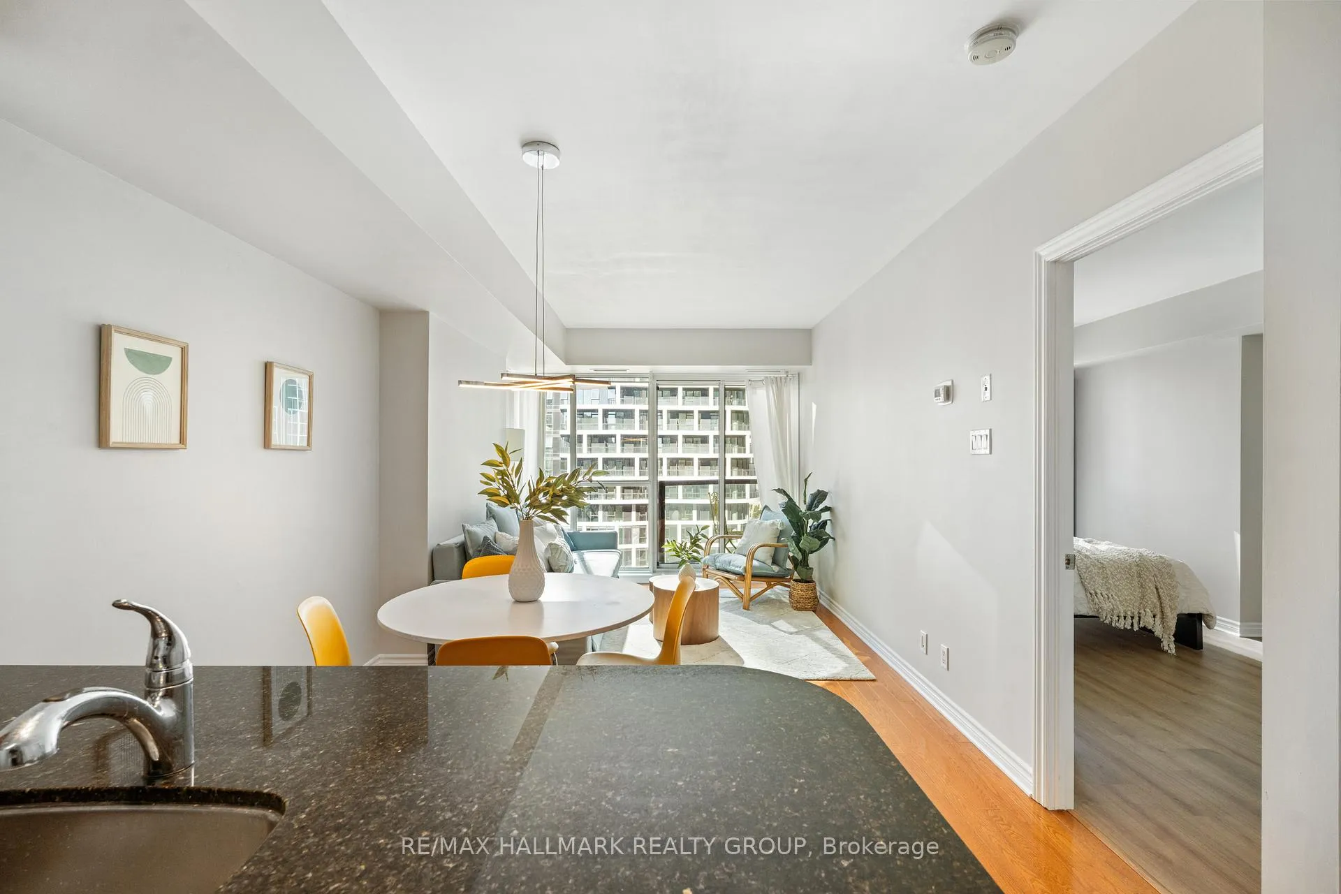 Photo 8 of Unit 2103, 445 Laurier Avenue W, Ottawa, Ottawa Centre — HOMEH