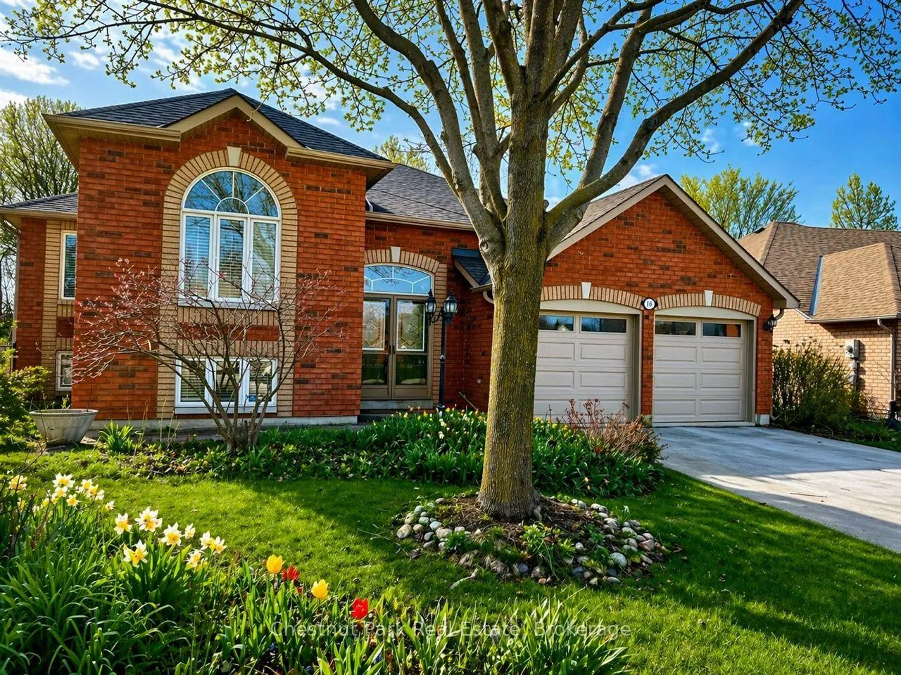 Photo 1 of 16 Green Pine Crescent, Wasaga Beach — HOMEH