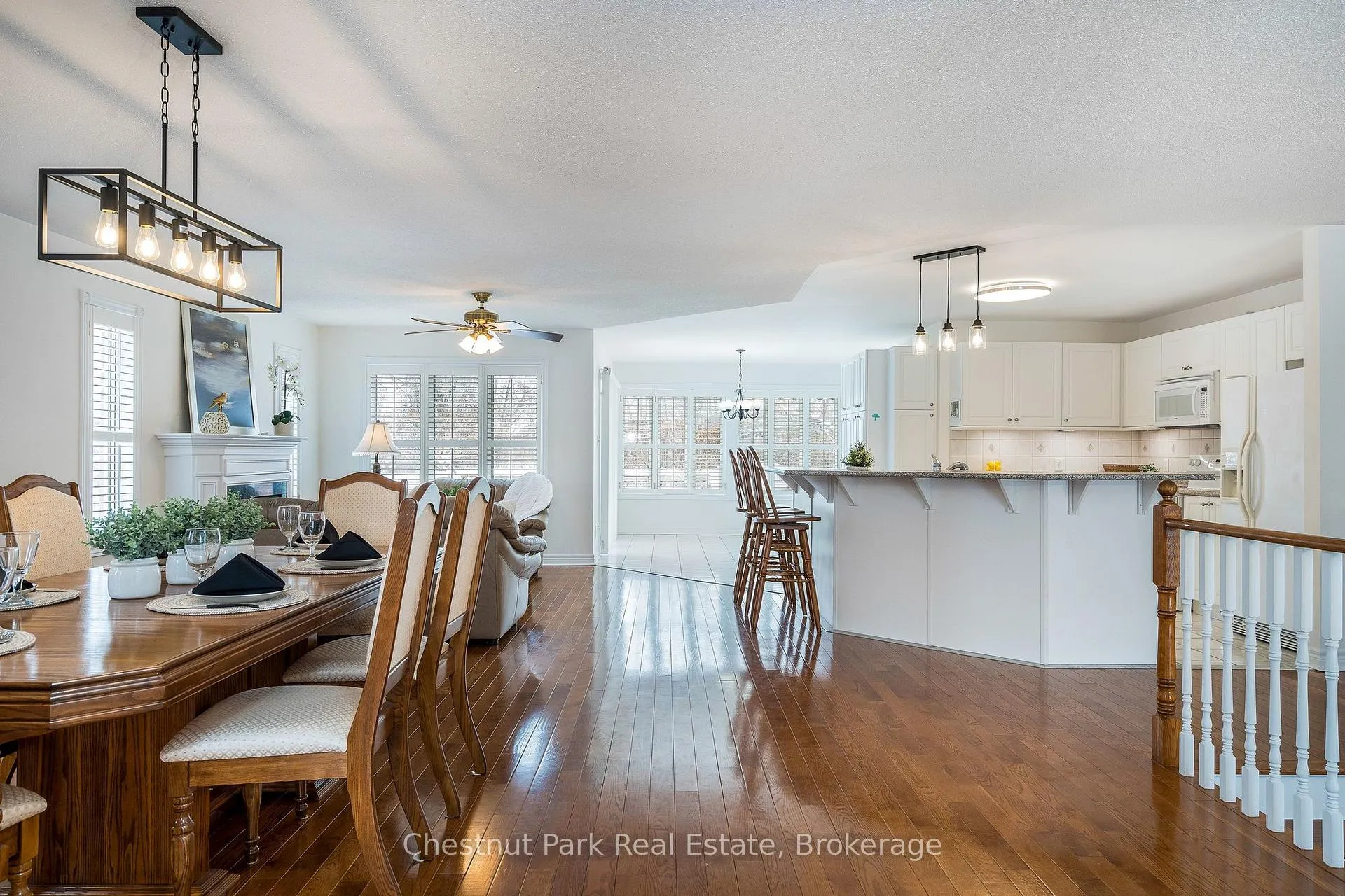 Photo 4 of 16 Green Pine Crescent, Wasaga Beach — HOMEH