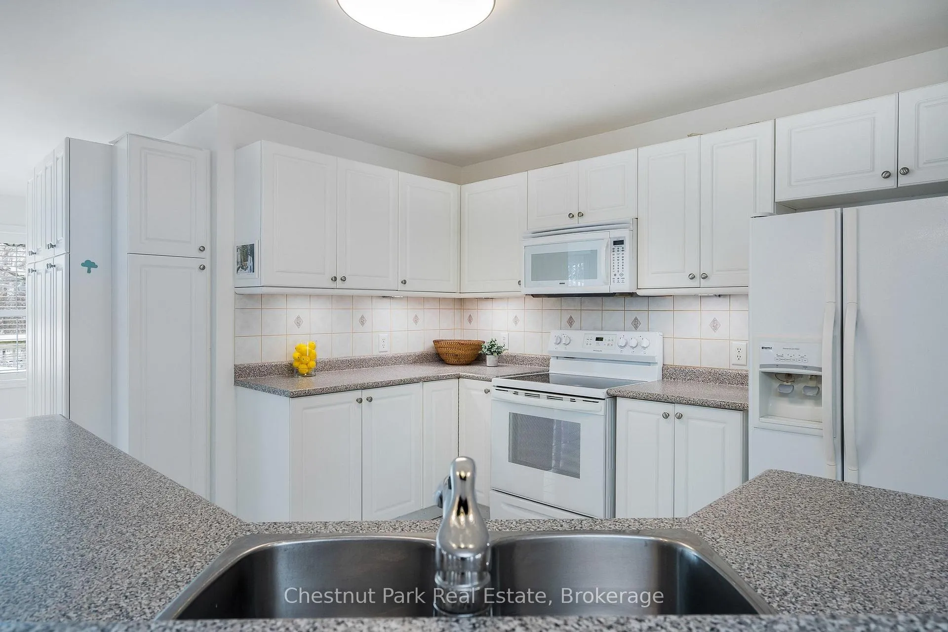 Photo 6 of 16 Green Pine Crescent, Wasaga Beach — HOMEH