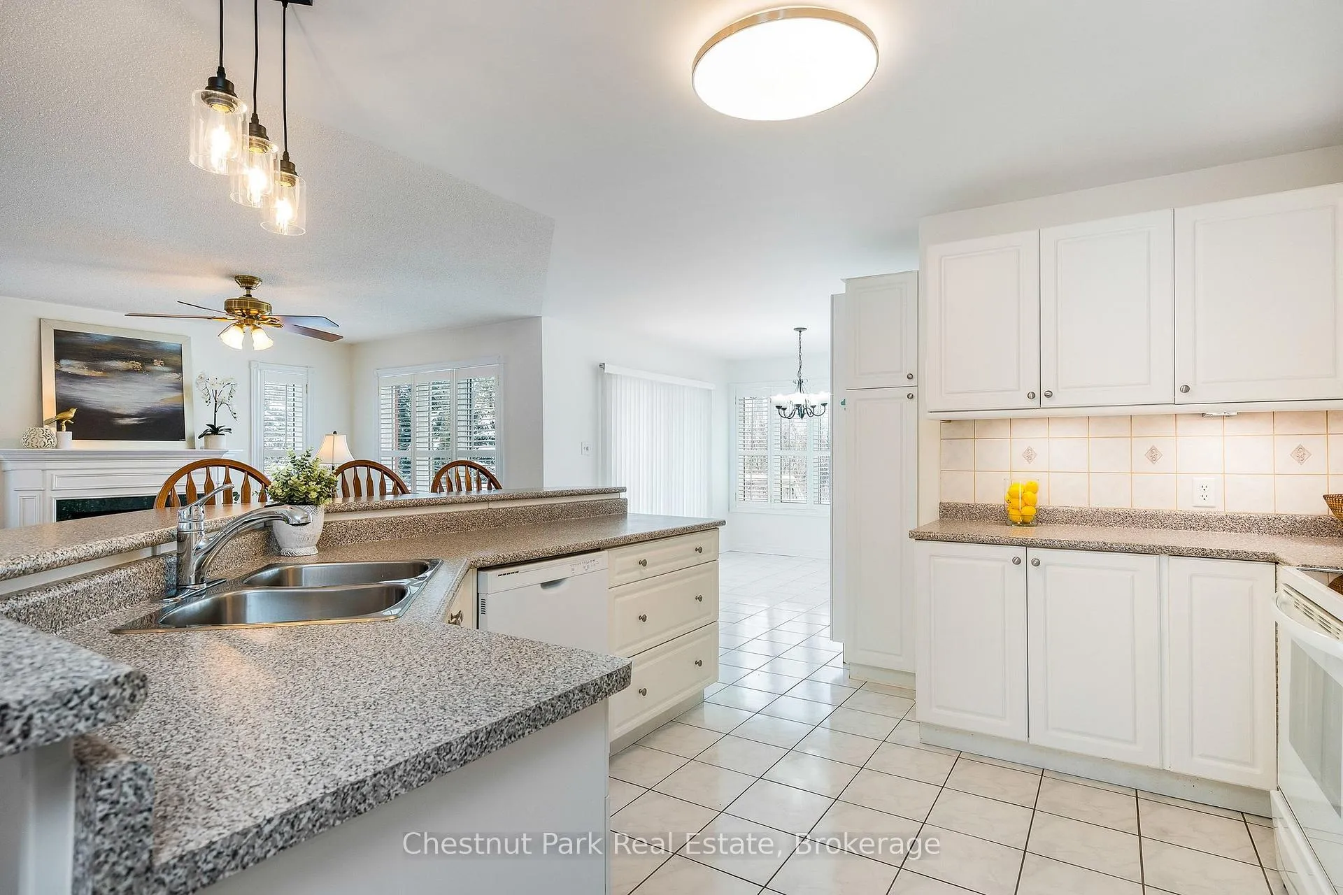 Photo 8 of 16 Green Pine Crescent, Wasaga Beach — HOMEH