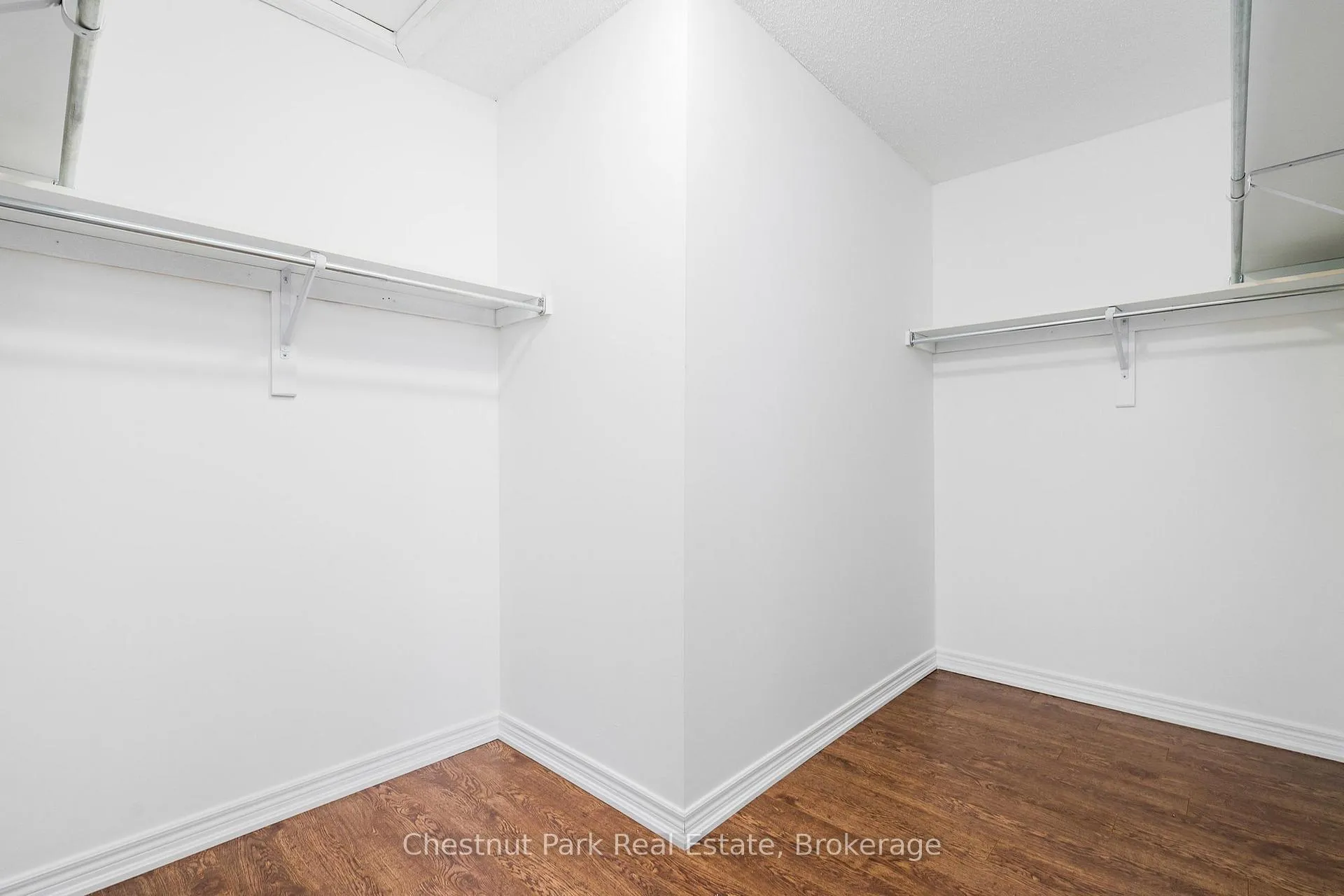 Photo 24 of 16 Green Pine Crescent, Wasaga Beach — HOMEH