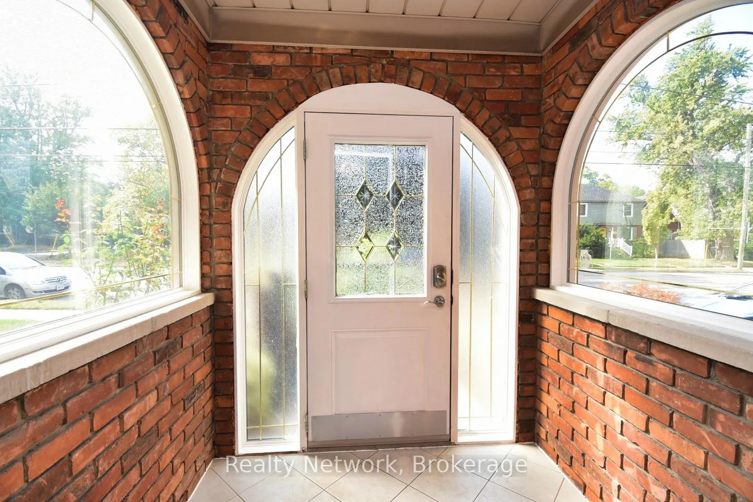 Photo 3 of 522 Aberdeen Avenue, Hamilton, Kirkendall — HOMEH