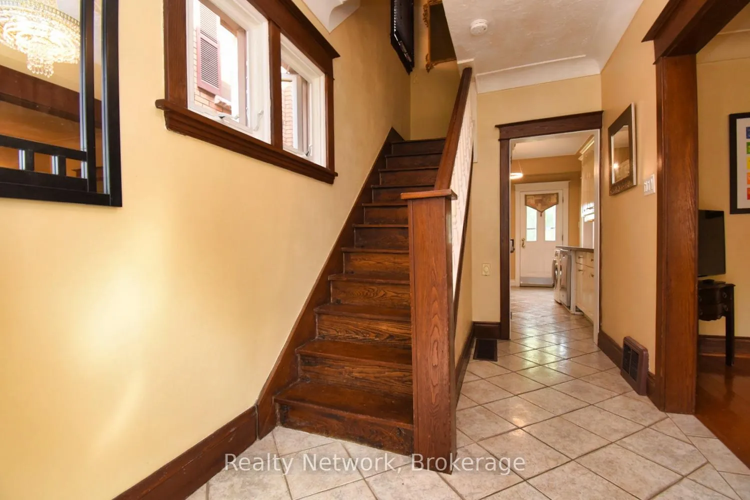 Photo 9 of 522 Aberdeen Avenue, Hamilton, Kirkendall — HOMEH