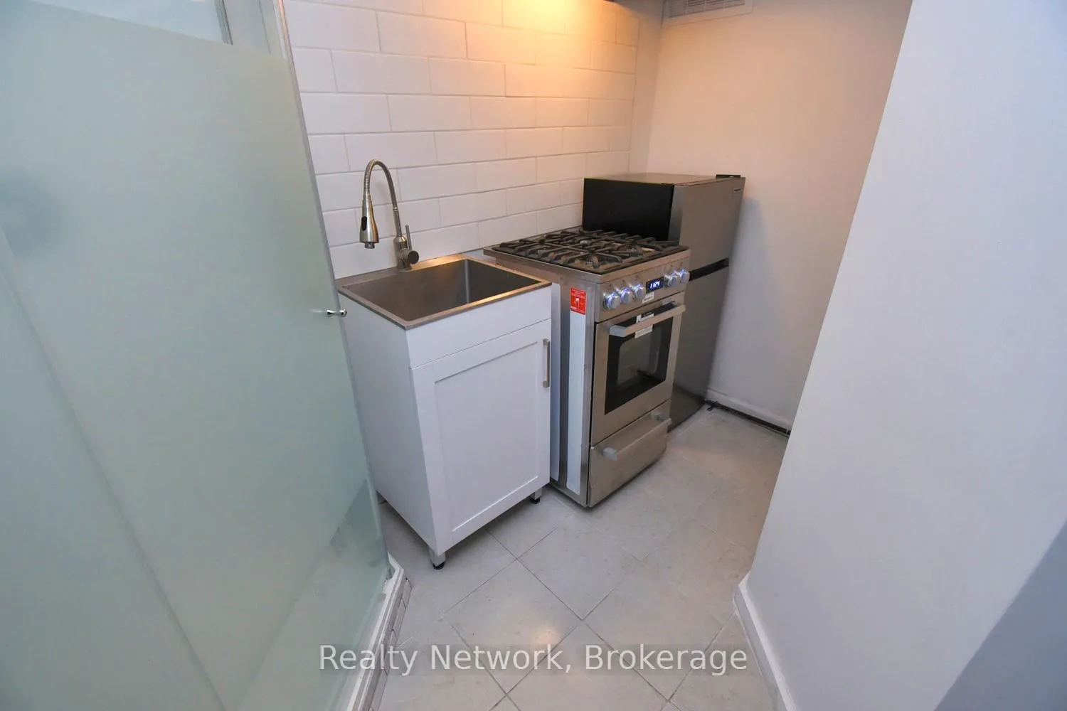 Photo 42 of 522 Aberdeen Avenue, Hamilton, Kirkendall — HOMEH