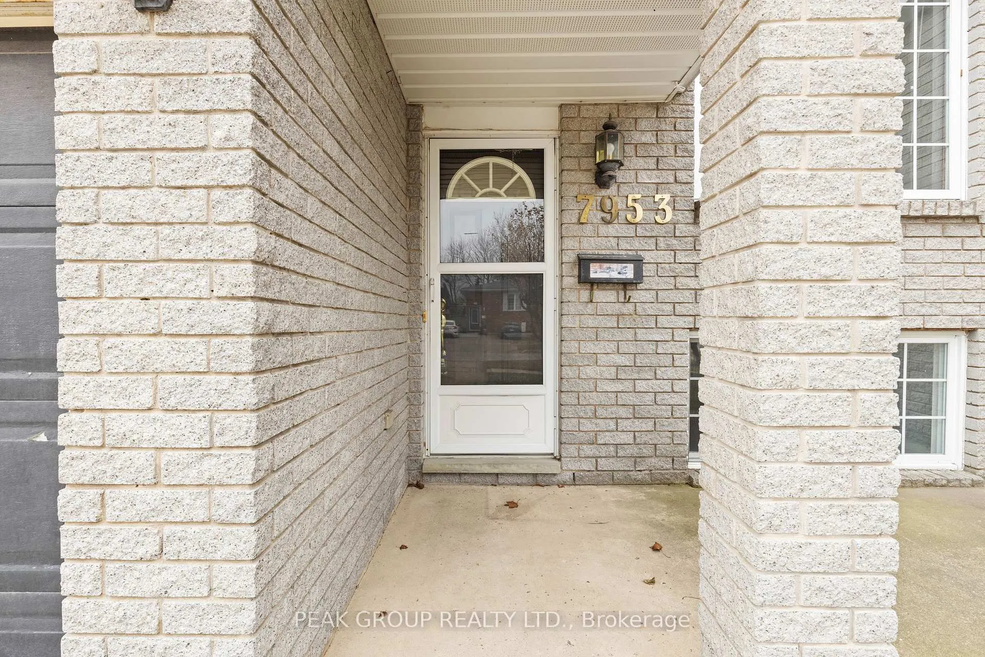Photo 4 of 7953 Paddock Trail, Niagara Falls, Ascot — HOMEH