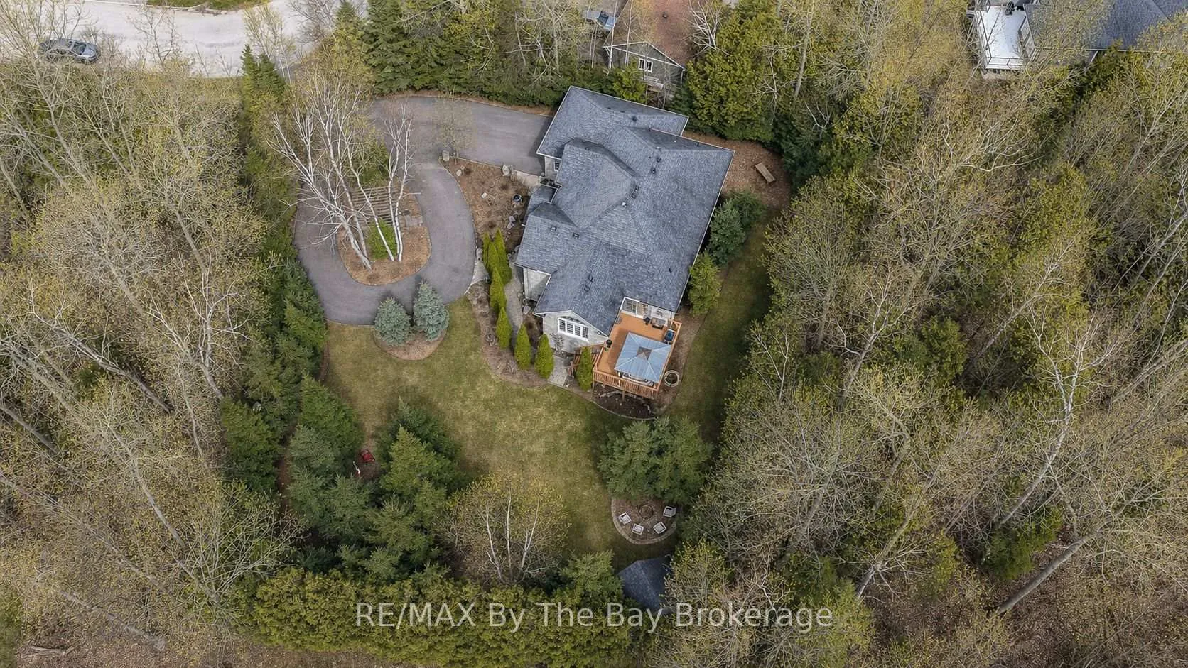Photo 2 of 15 Lily Drive, Wasaga Beach — HOMEH