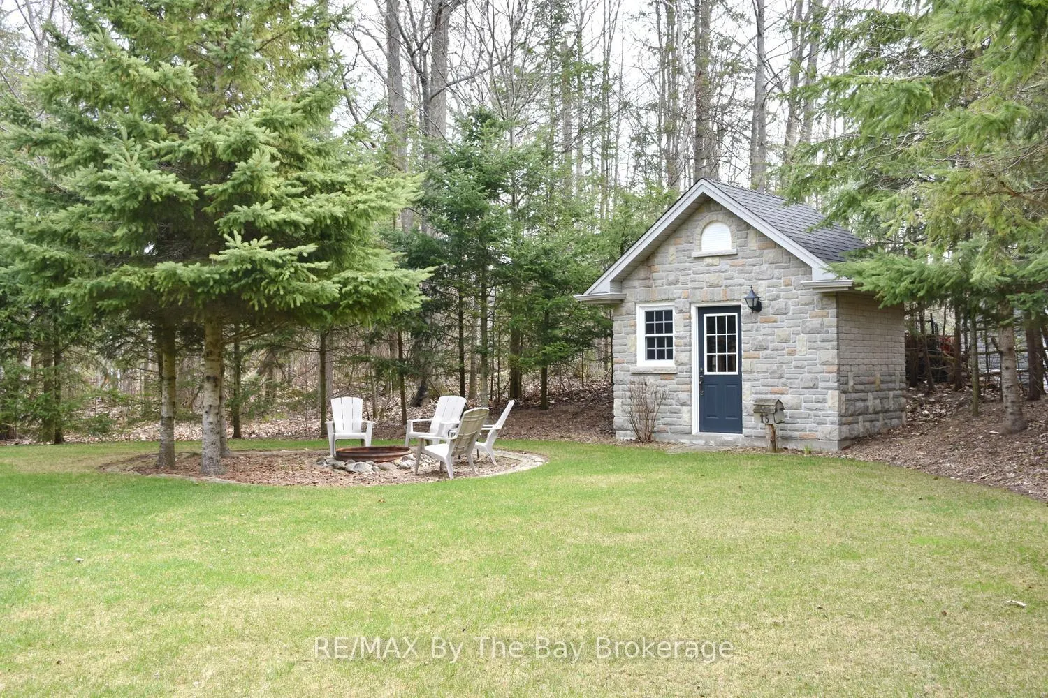 Photo 4 of 15 Lily Drive, Wasaga Beach — HOMEH