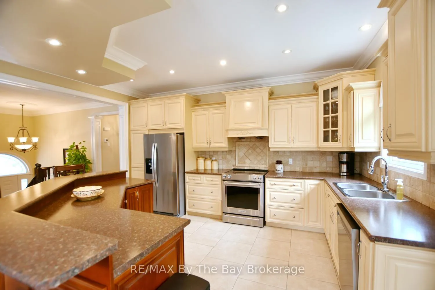 Photo 6 of 15 Lily Drive, Wasaga Beach — HOMEH