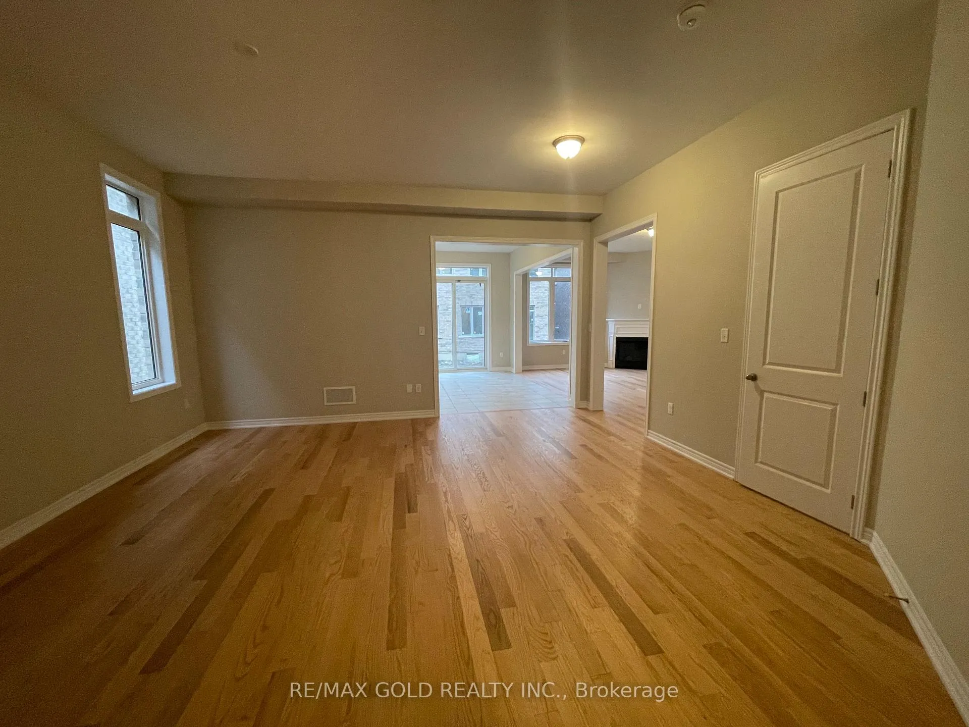Photo 7 of Unit Upper Lvl, 7 Junior Road, Brampton, Northwest Brampton — HOMEH