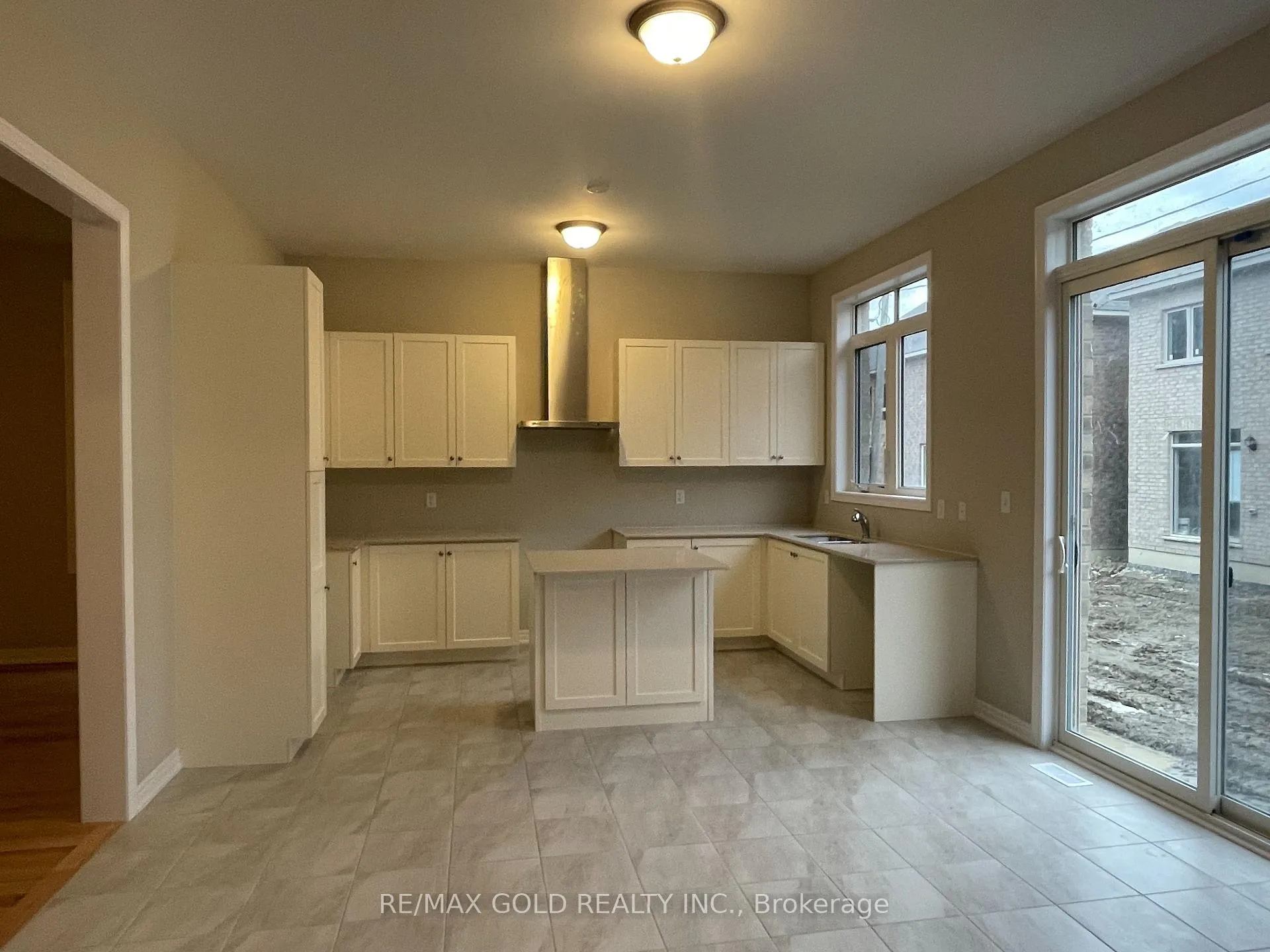 Photo 9 of Unit Upper Lvl, 7 Junior Road, Brampton, Northwest Brampton — HOMEH