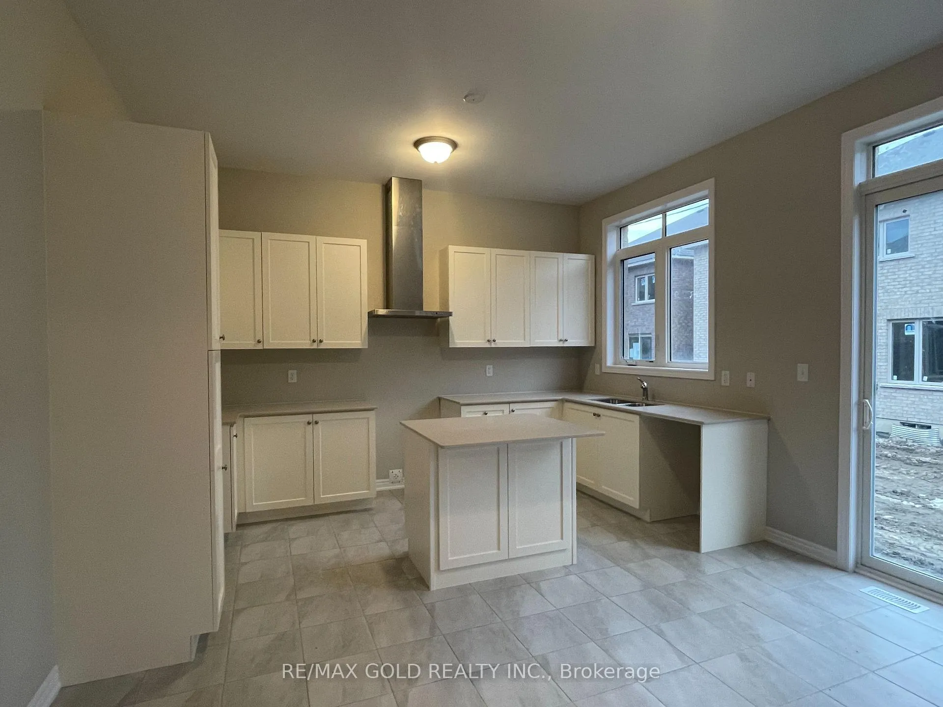 Photo 11 of Unit Upper Lvl, 7 Junior Road, Brampton, Northwest Brampton — HOMEH