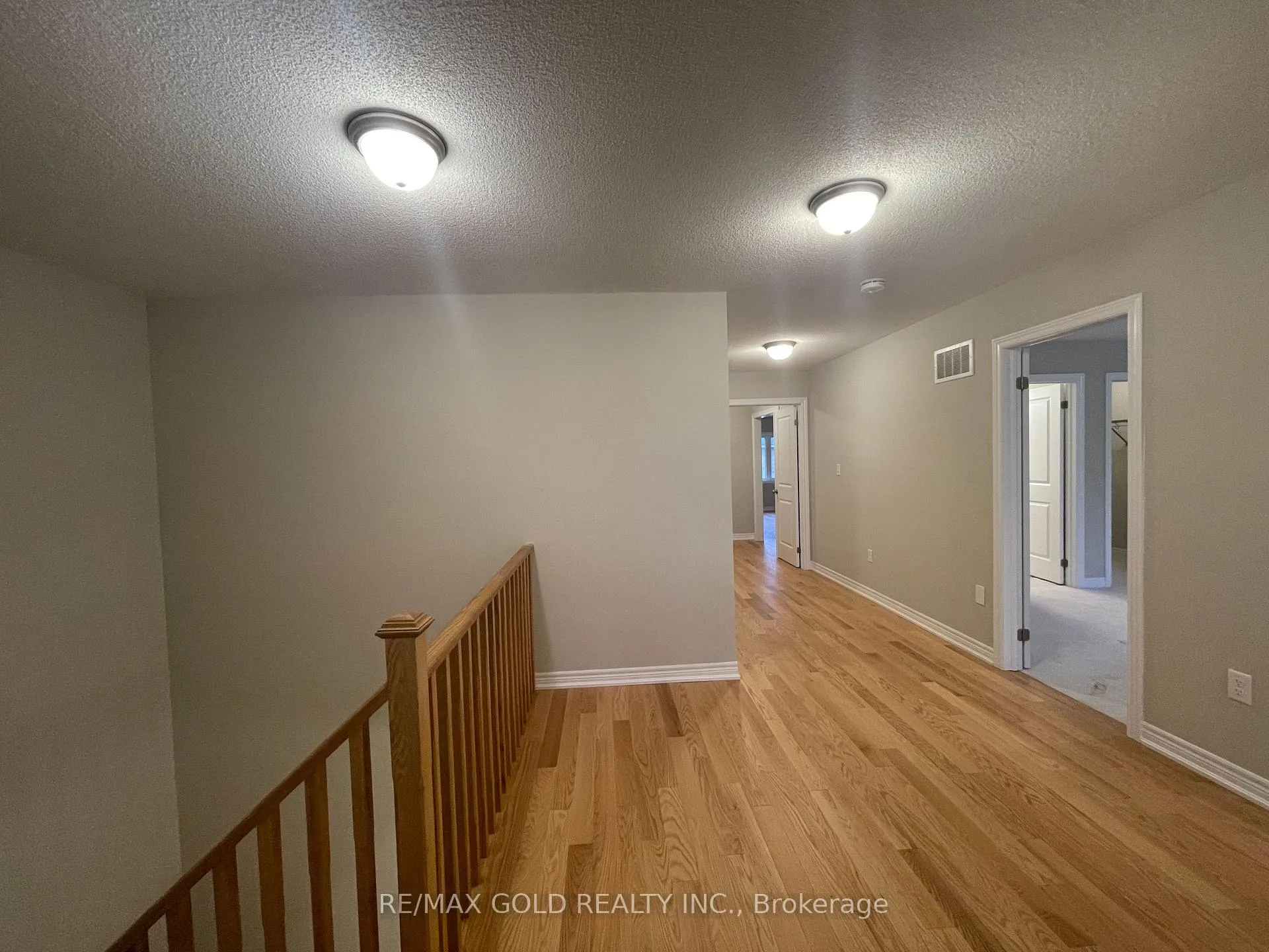 Photo 14 of Unit Upper Lvl, 7 Junior Road, Brampton, Northwest Brampton — HOMEH