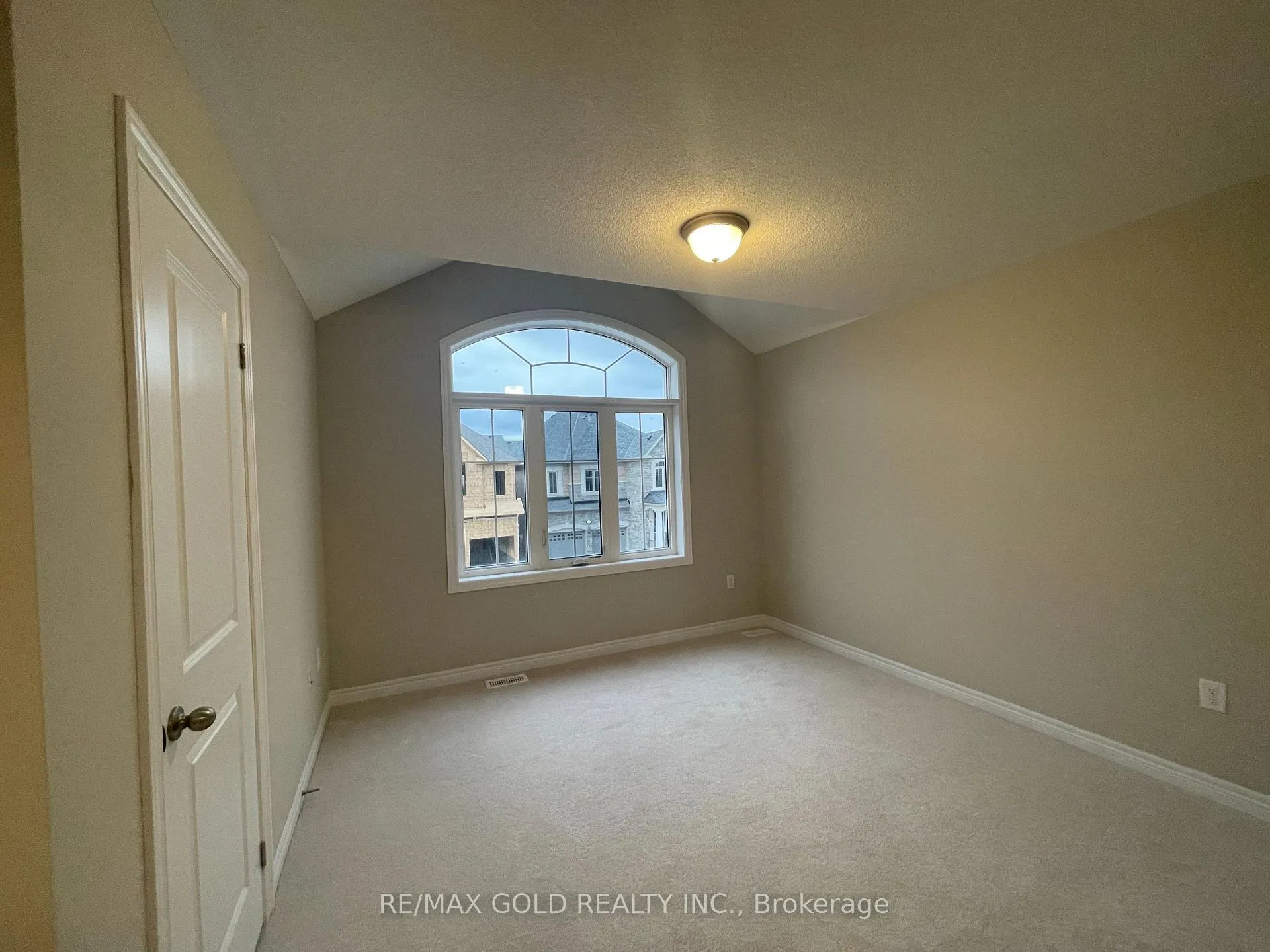 Photo 15 of Unit Upper Lvl, 7 Junior Road, Brampton, Northwest Brampton — HOMEH