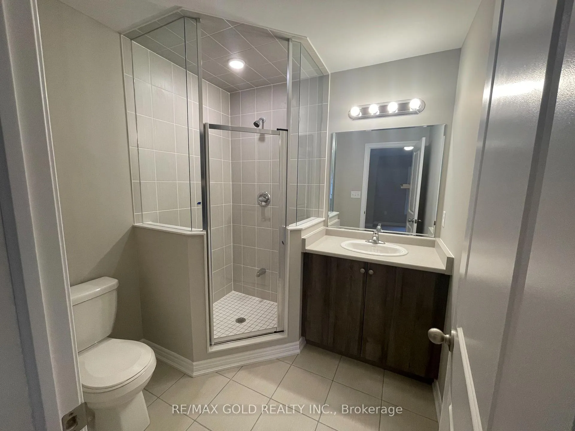 Photo 19 of Unit Upper Lvl, 7 Junior Road, Brampton, Northwest Brampton — HOMEH