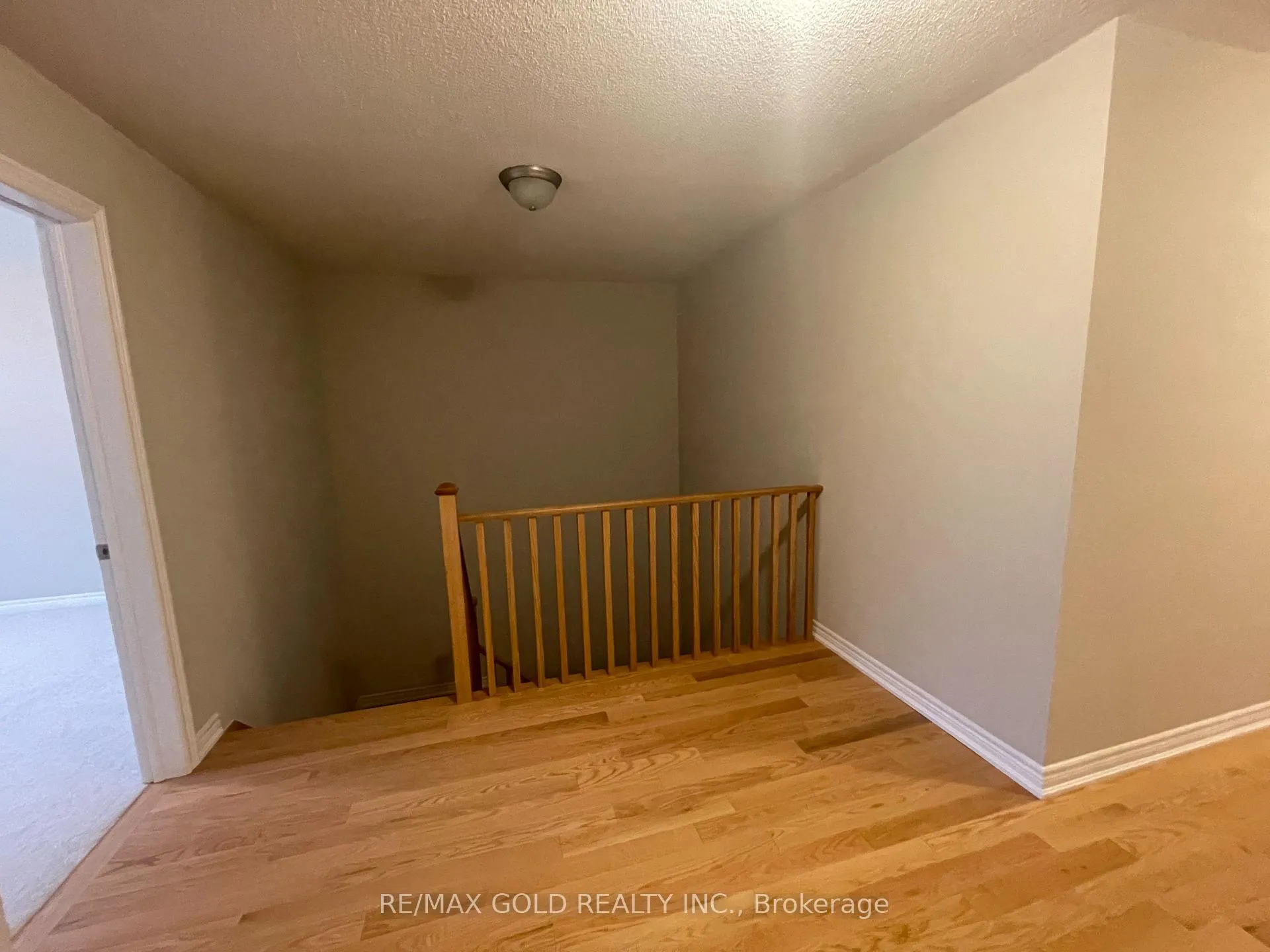 Photo 20 of Unit Upper Lvl, 7 Junior Road, Brampton, Northwest Brampton — HOMEH