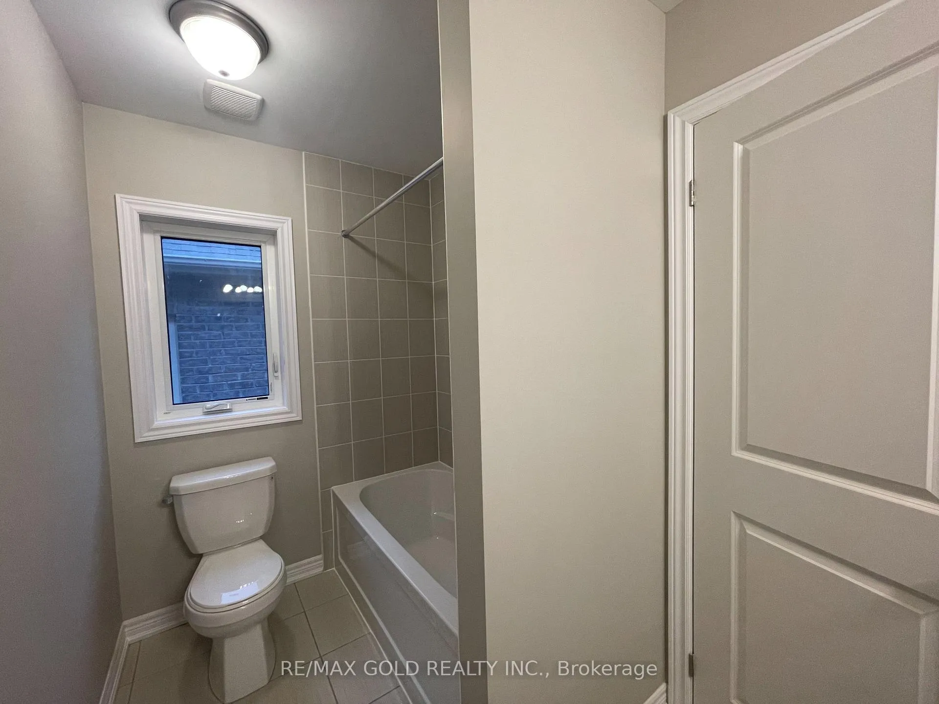 Photo 23 of Unit Upper Lvl, 7 Junior Road, Brampton, Northwest Brampton — HOMEH